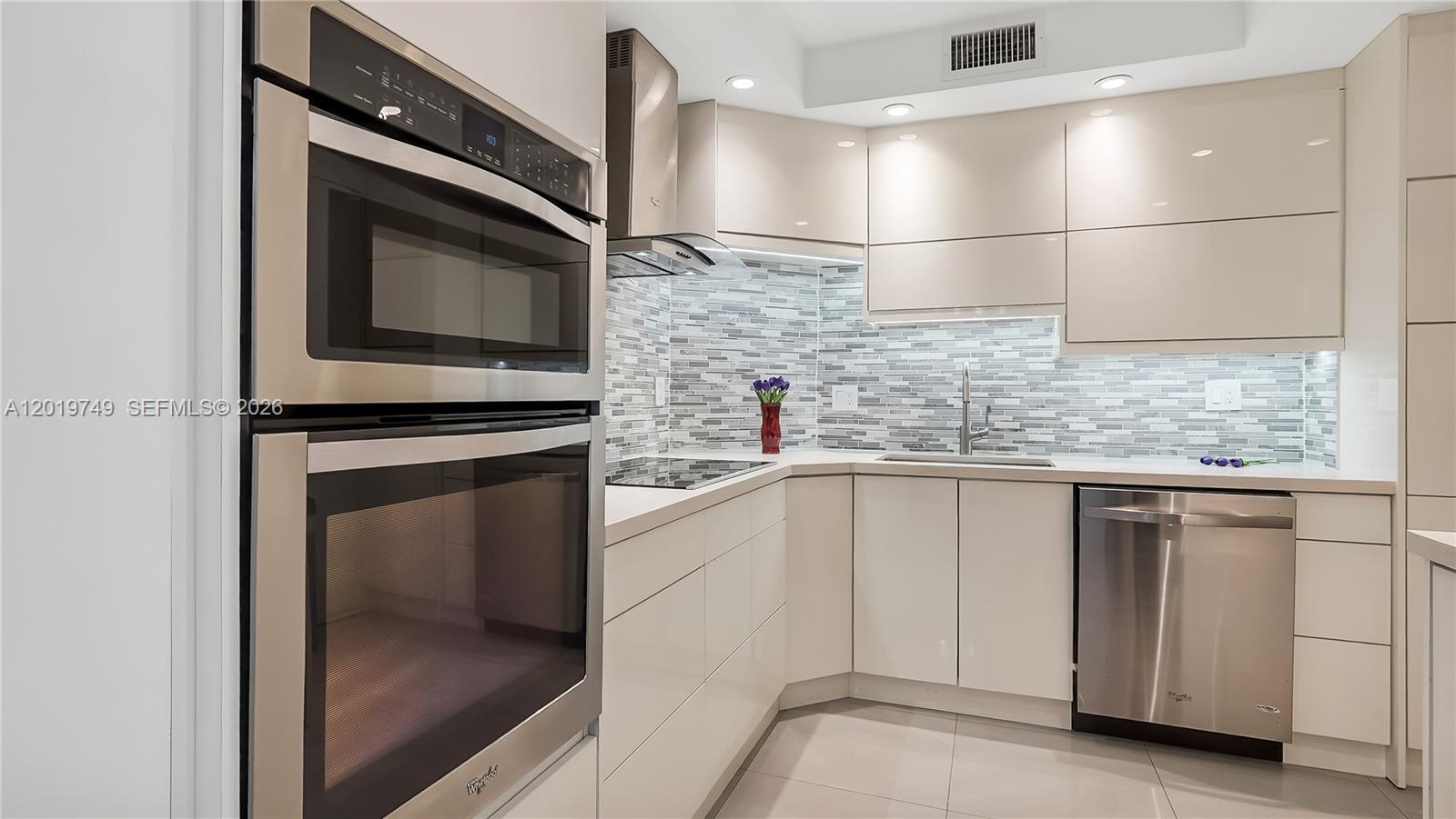 ARLEN HOUSE CONDO - Residential