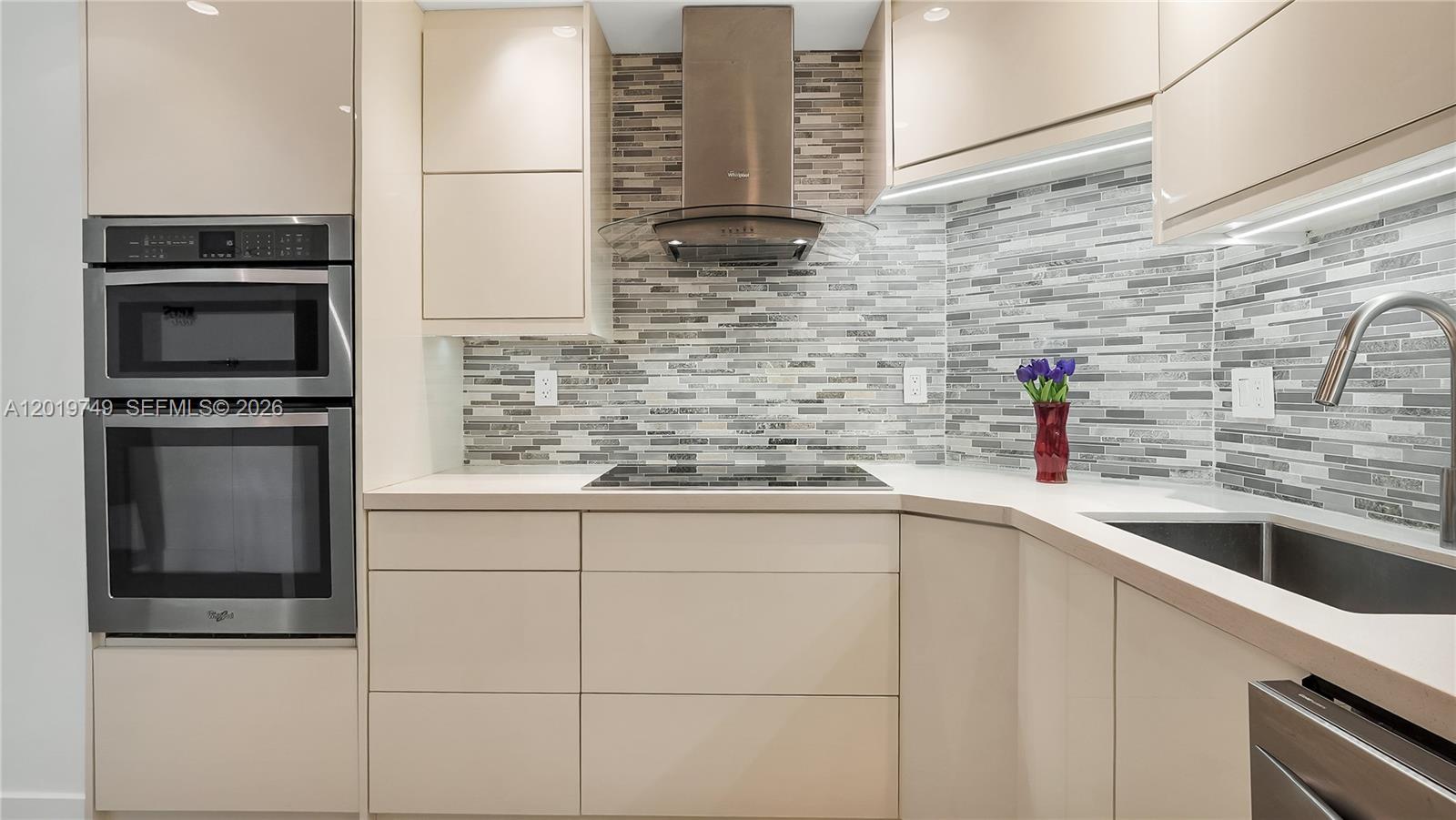 ARLEN HOUSE CONDO - Residential