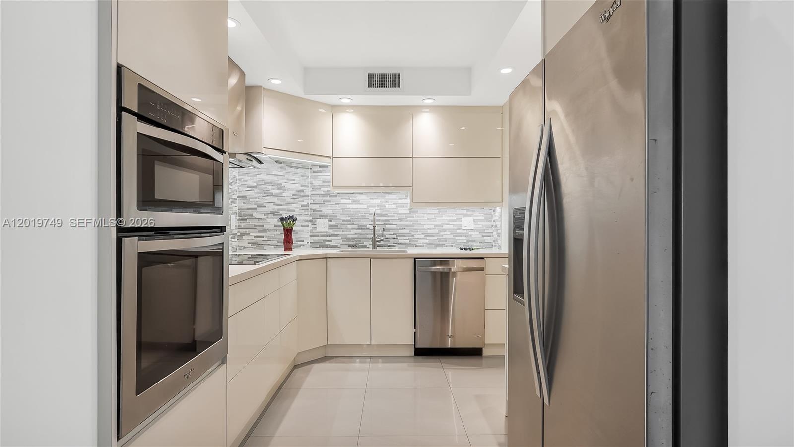 ARLEN HOUSE CONDO - Residential