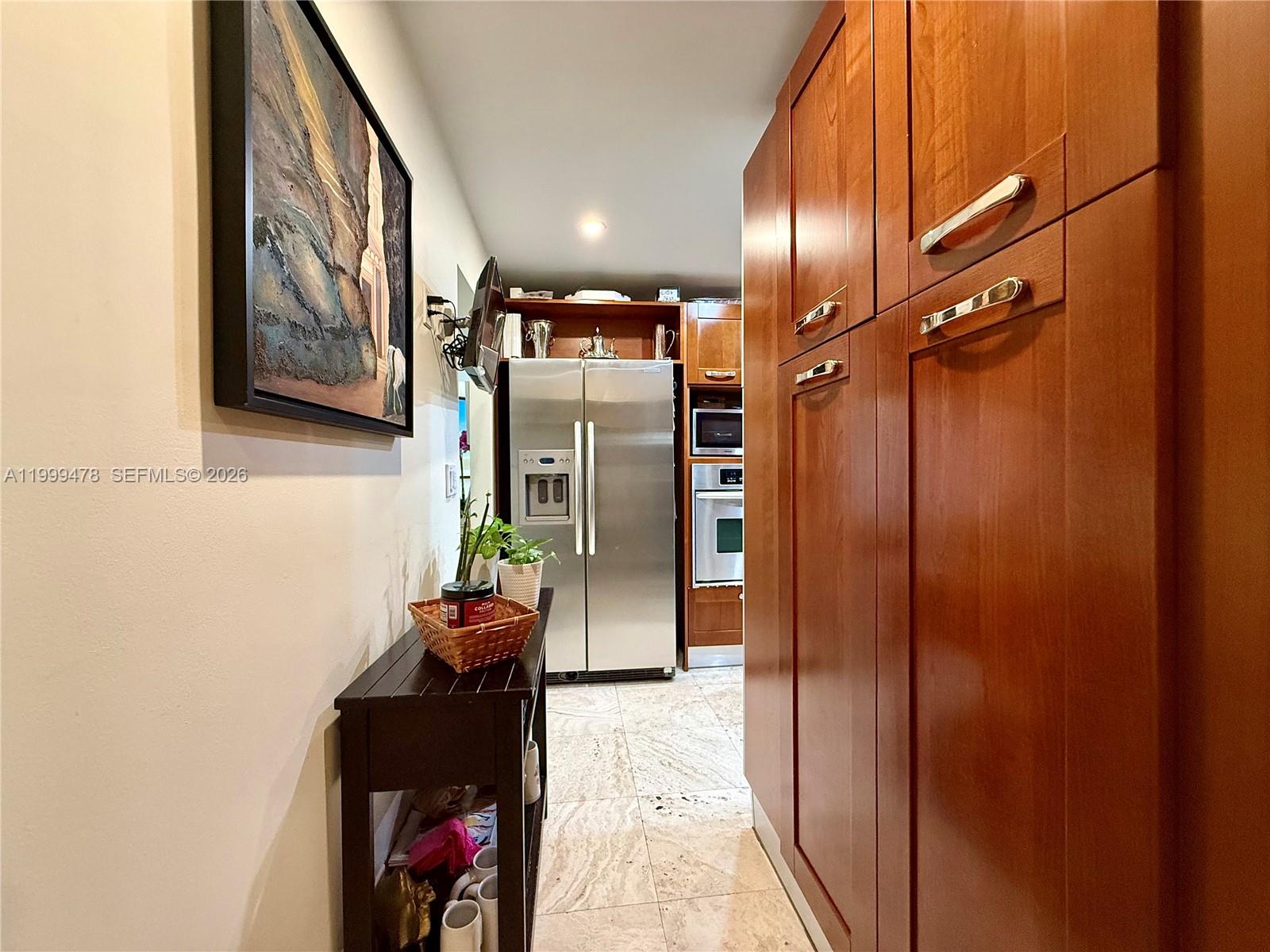 TOWERS OF KEY BISCAYNE CO - Residential Lease