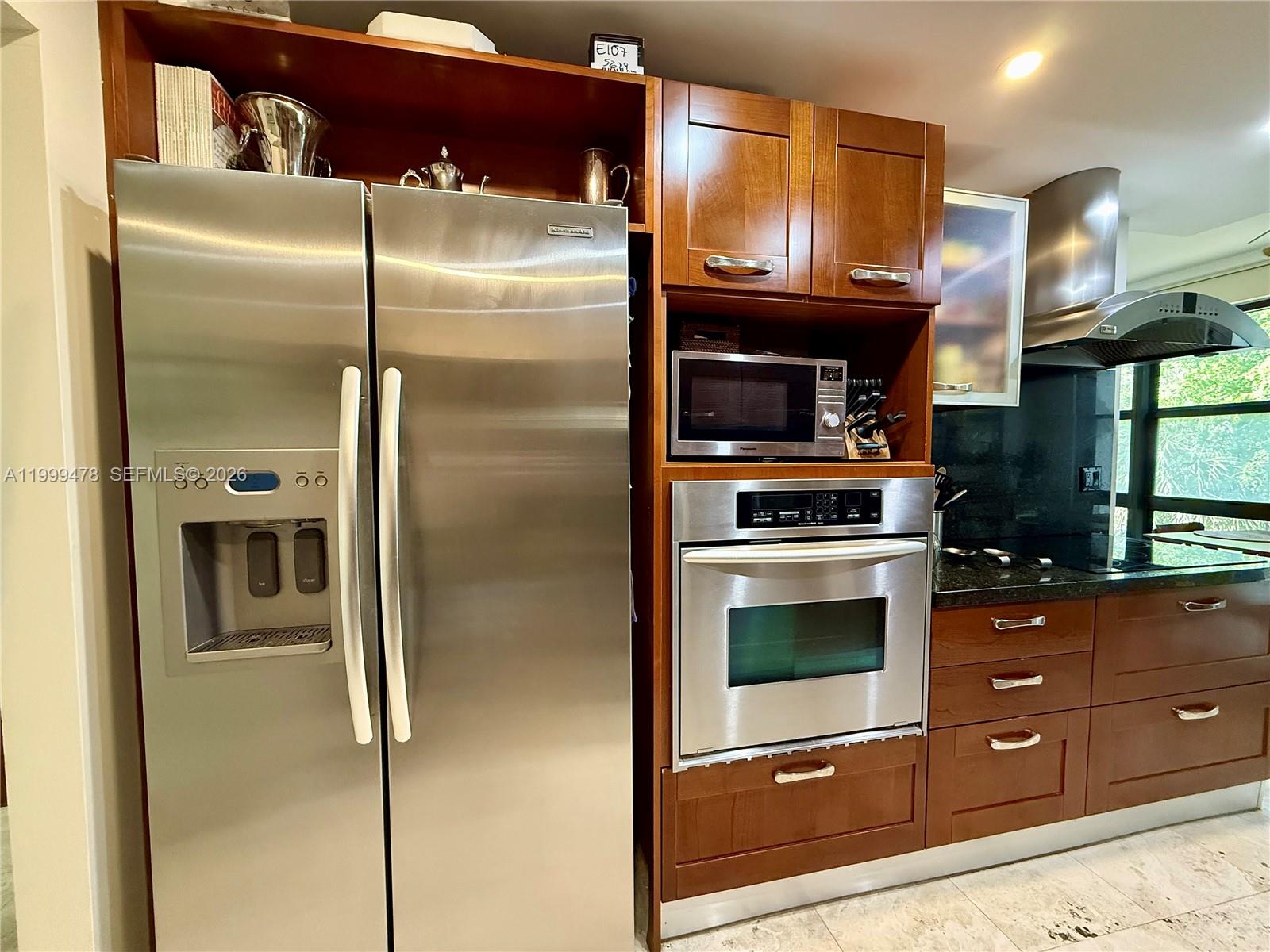 TOWERS OF KEY BISCAYNE CO - Residential Lease