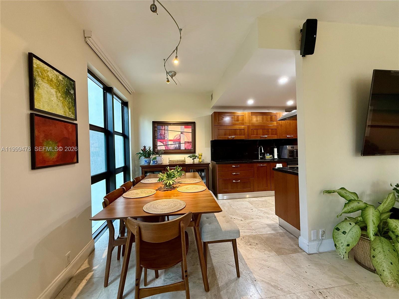 TOWERS OF KEY BISCAYNE CO - Residential Lease