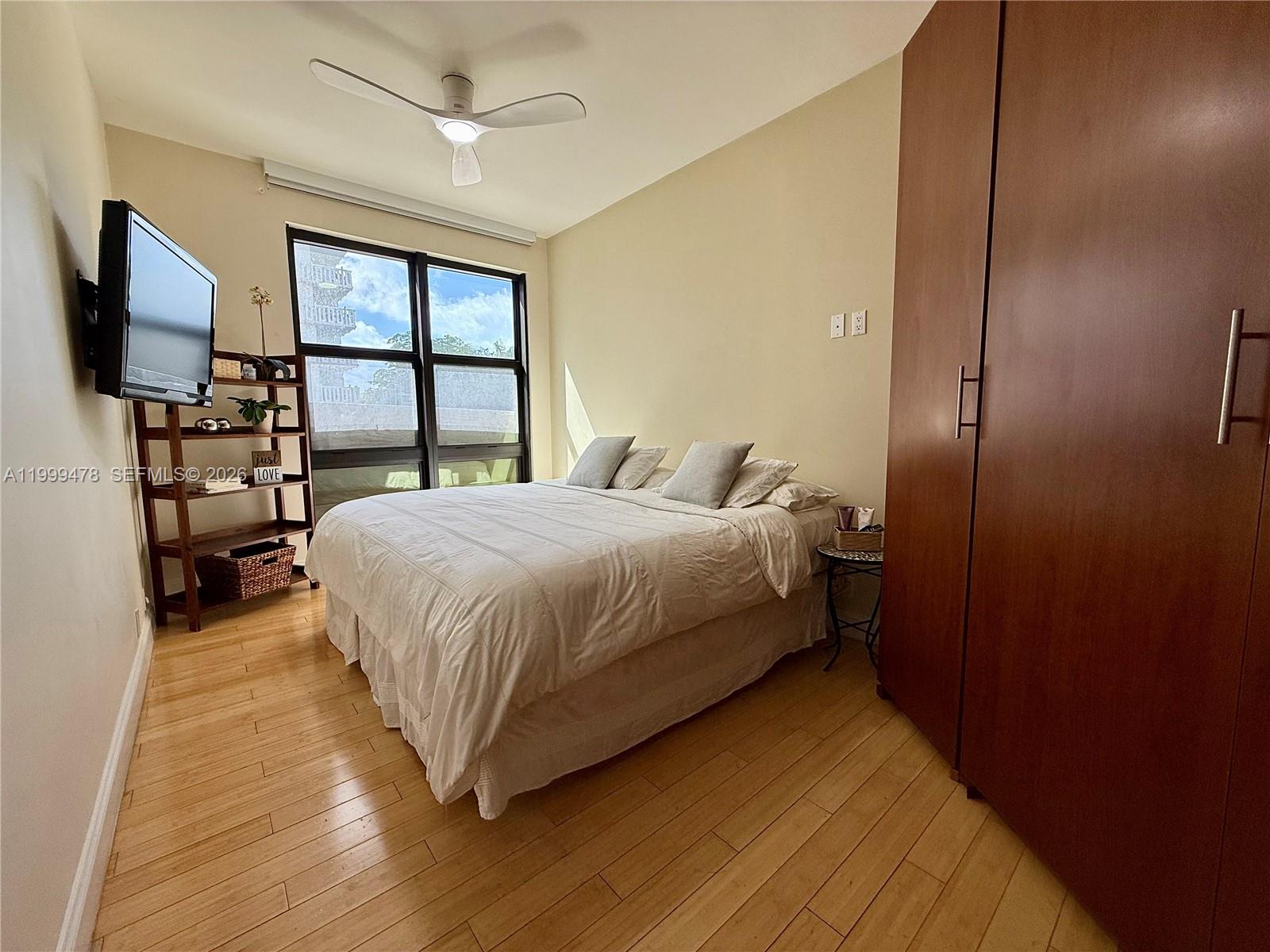 TOWERS OF KEY BISCAYNE CO - Residential Lease