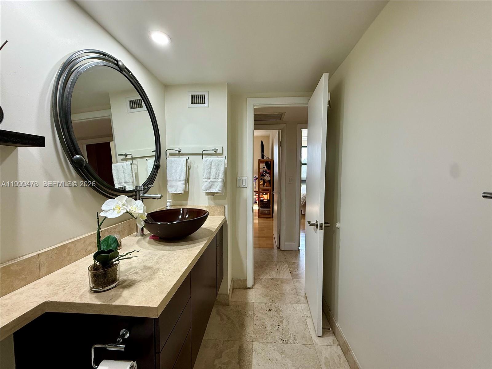 TOWERS OF KEY BISCAYNE CO - Residential Lease