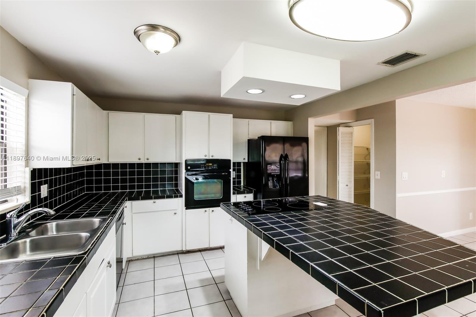 LA MANCHA 2 - Residential Lease