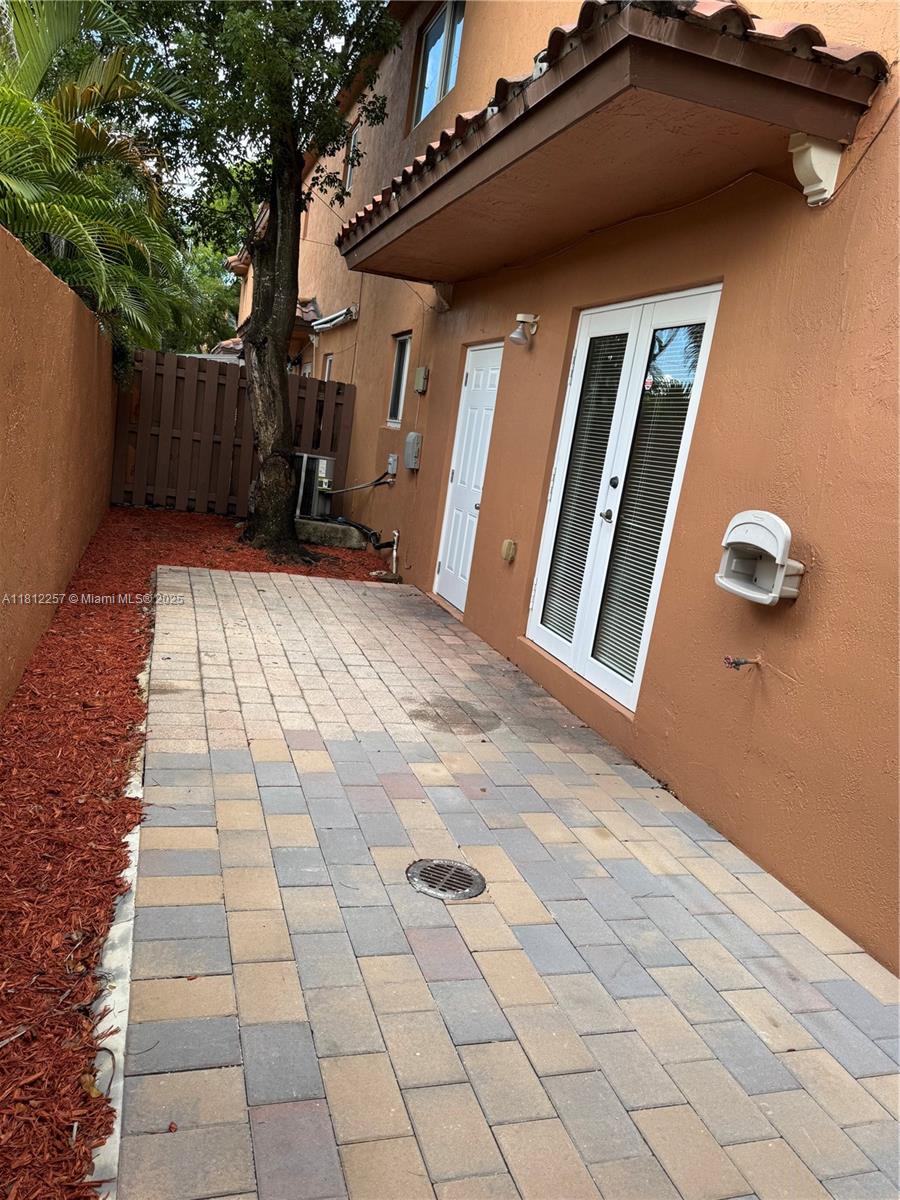 THE VILLAGE AT WEST MIAMI - Residential Lease