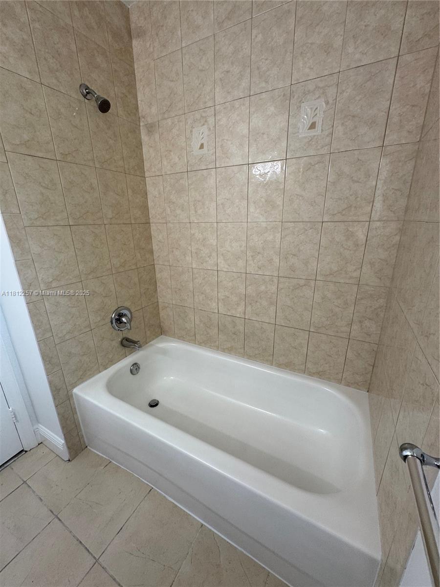 THE VILLAGE AT WEST MIAMI - Residential Lease