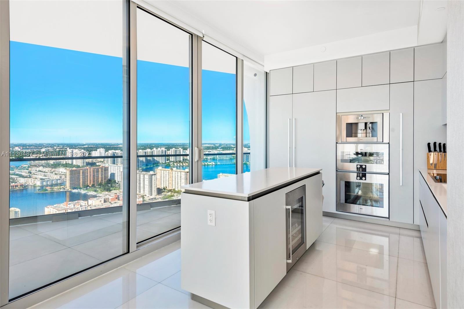 JADE SIGNATURE CONDO - Residential