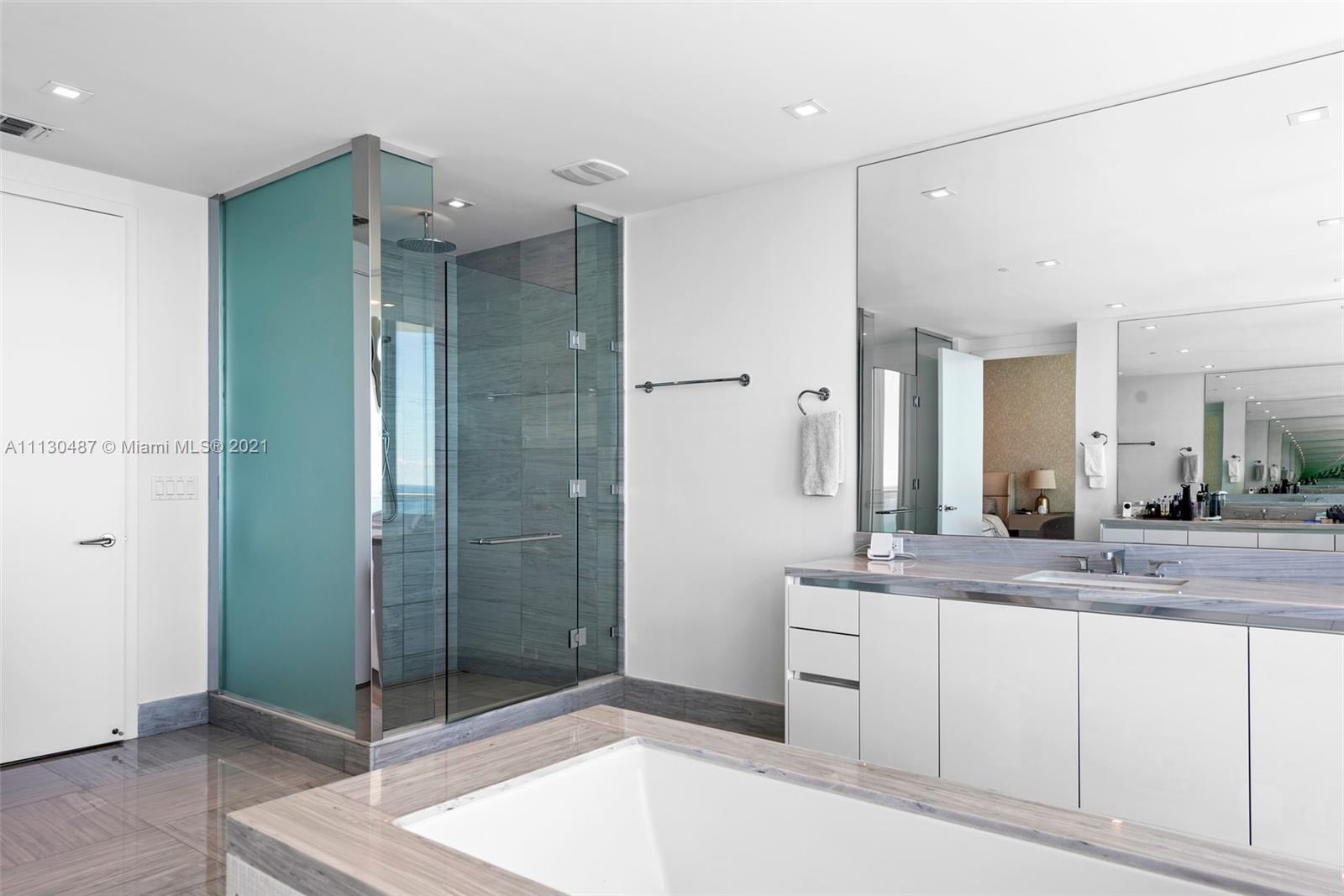 JADE SIGNATURE CONDO - Residential