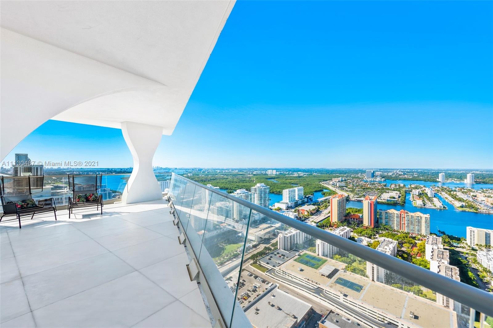 JADE SIGNATURE CONDO - Residential