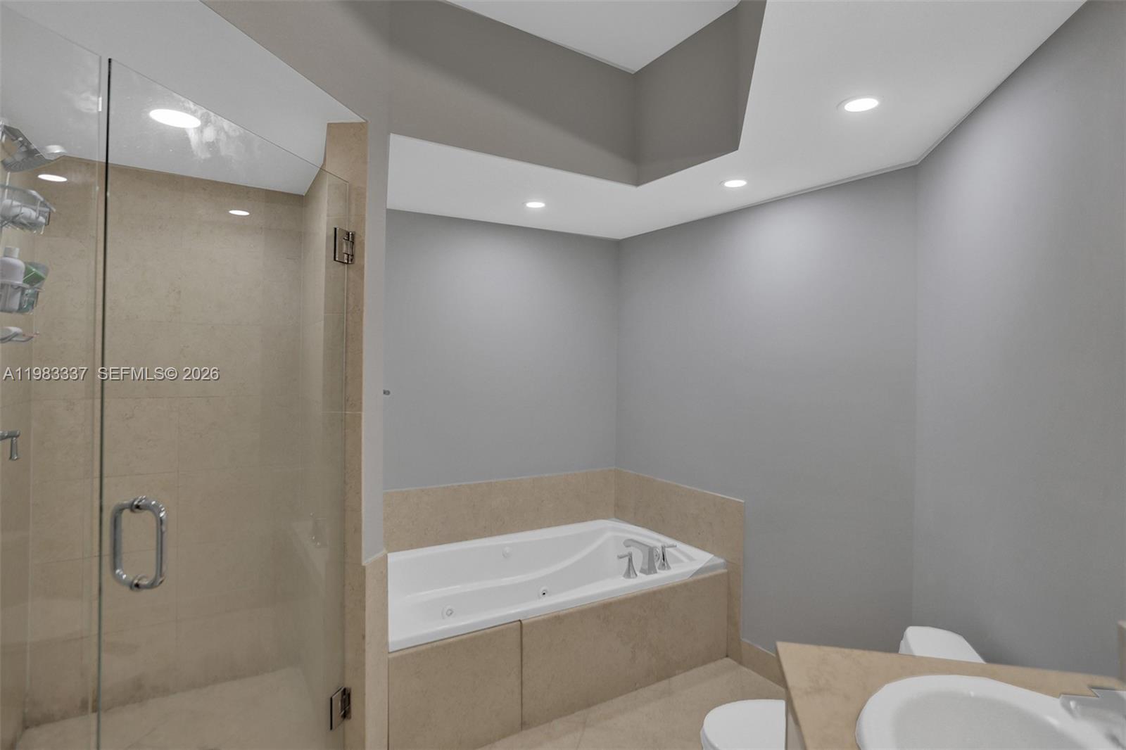 TURNBERRY VLG NO TOWER CO - Residential Lease