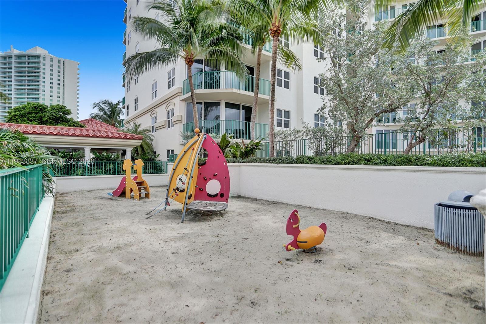 TURNBERRY VLG NO TOWER CO - Residential Lease