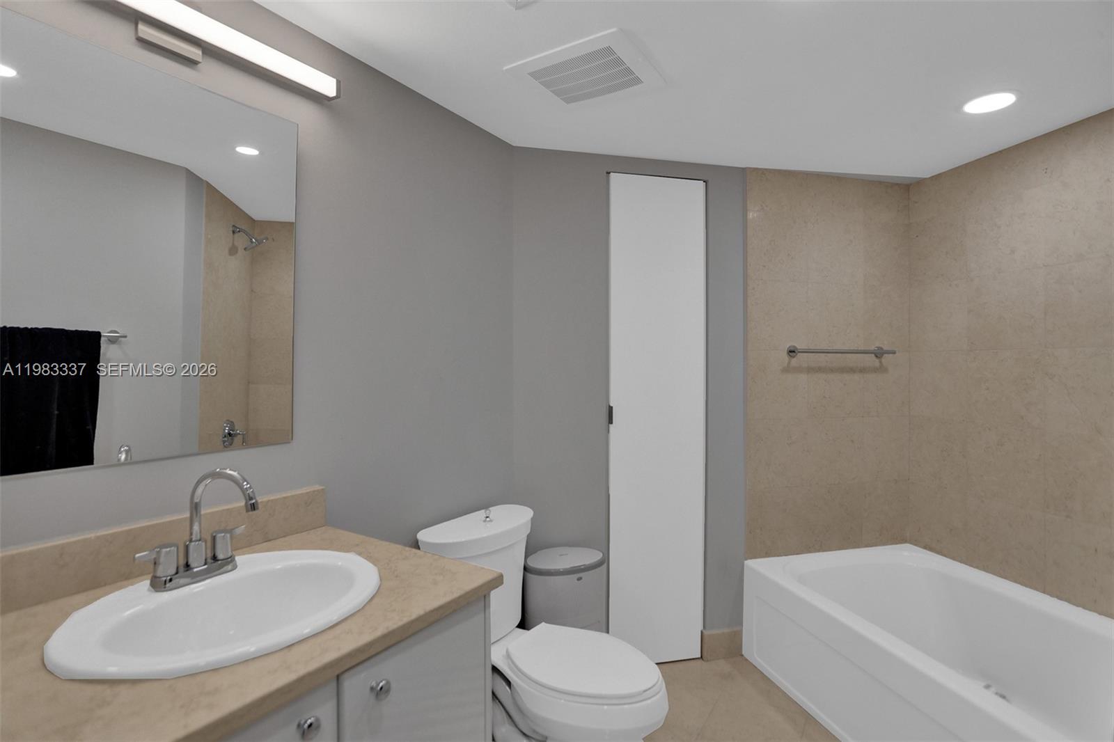 TURNBERRY VLG NO TOWER CO - Residential Lease