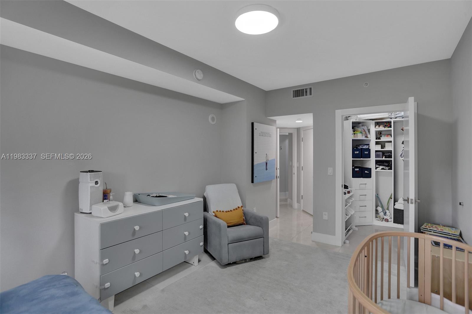 TURNBERRY VLG NO TOWER CO - Residential Lease