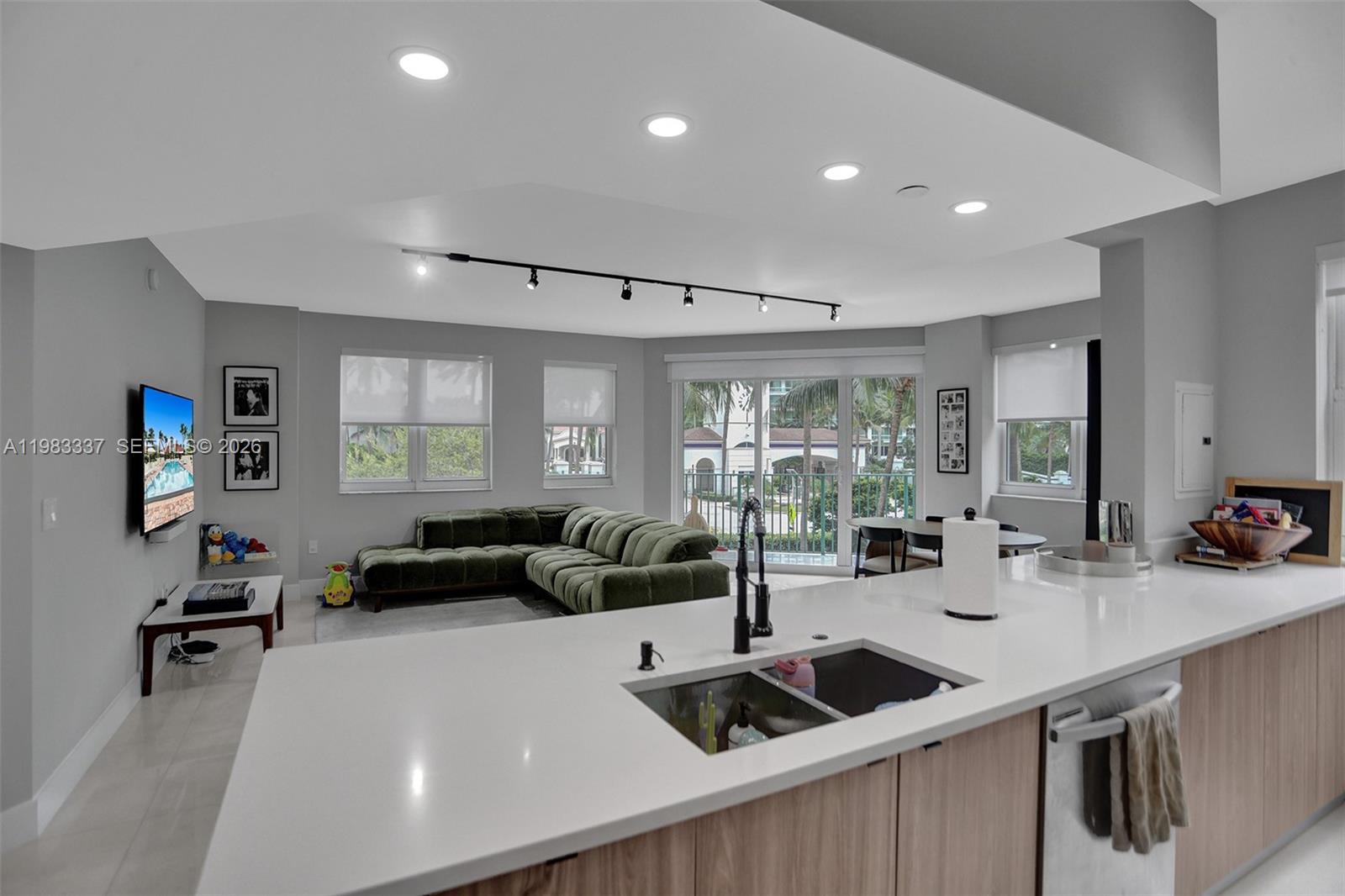 TURNBERRY VLG NO TOWER CO - Residential Lease