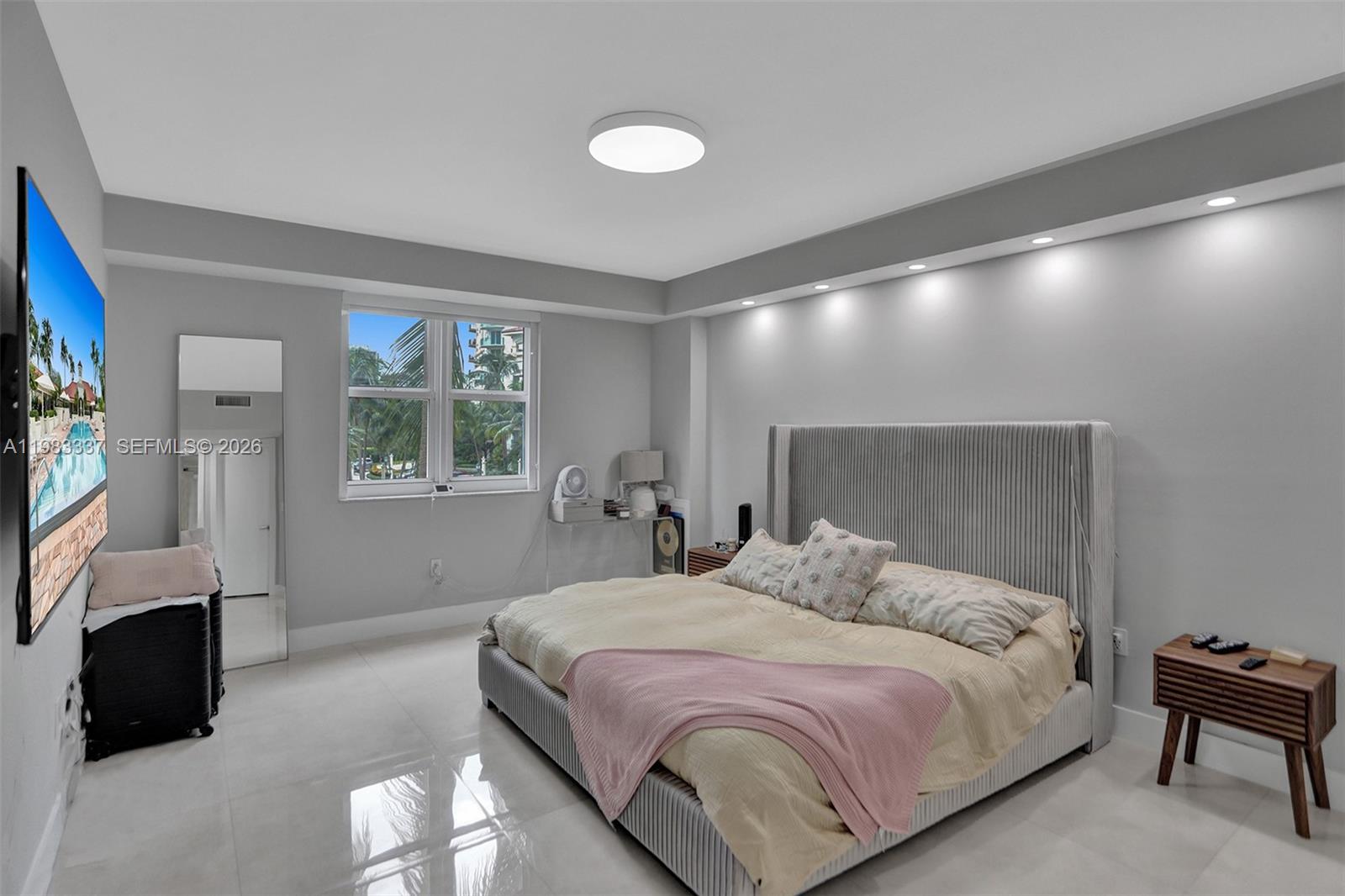 TURNBERRY VLG NO TOWER CO - Residential Lease