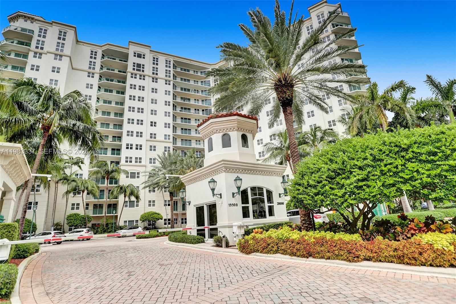 TURNBERRY VLG NO TOWER CO - Residential Lease