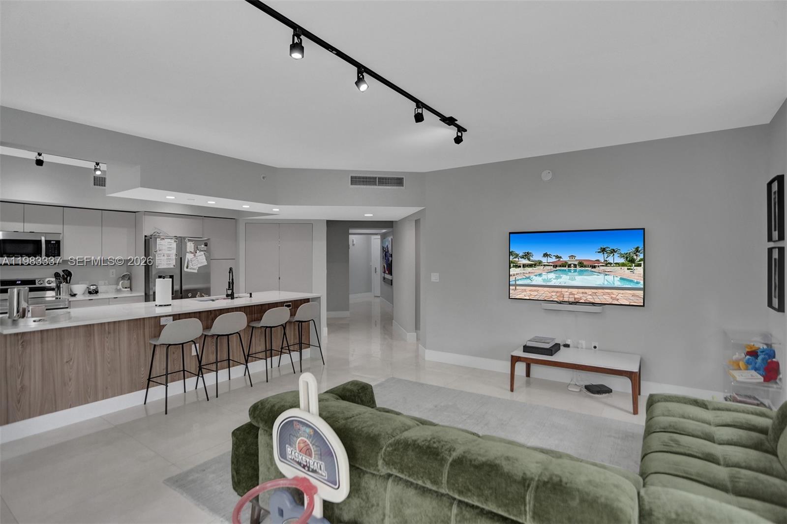 TURNBERRY VLG NO TOWER CO - Residential Lease