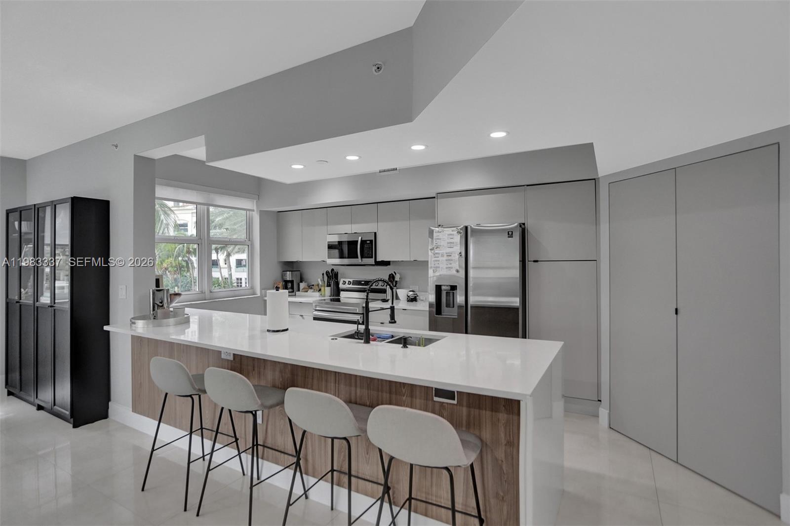 TURNBERRY VLG NO TOWER CO - Residential Lease