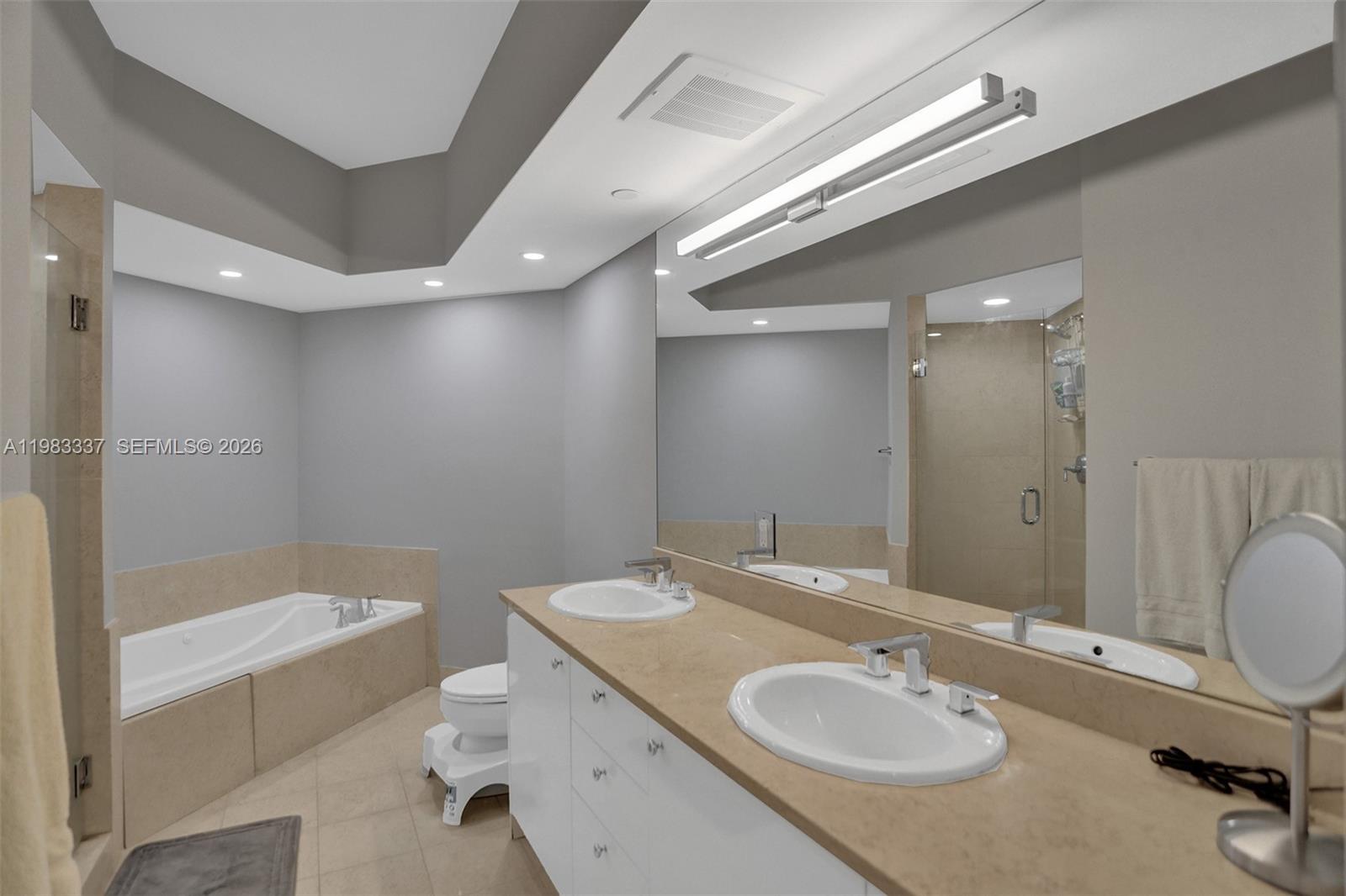 TURNBERRY VLG NO TOWER CO - Residential Lease