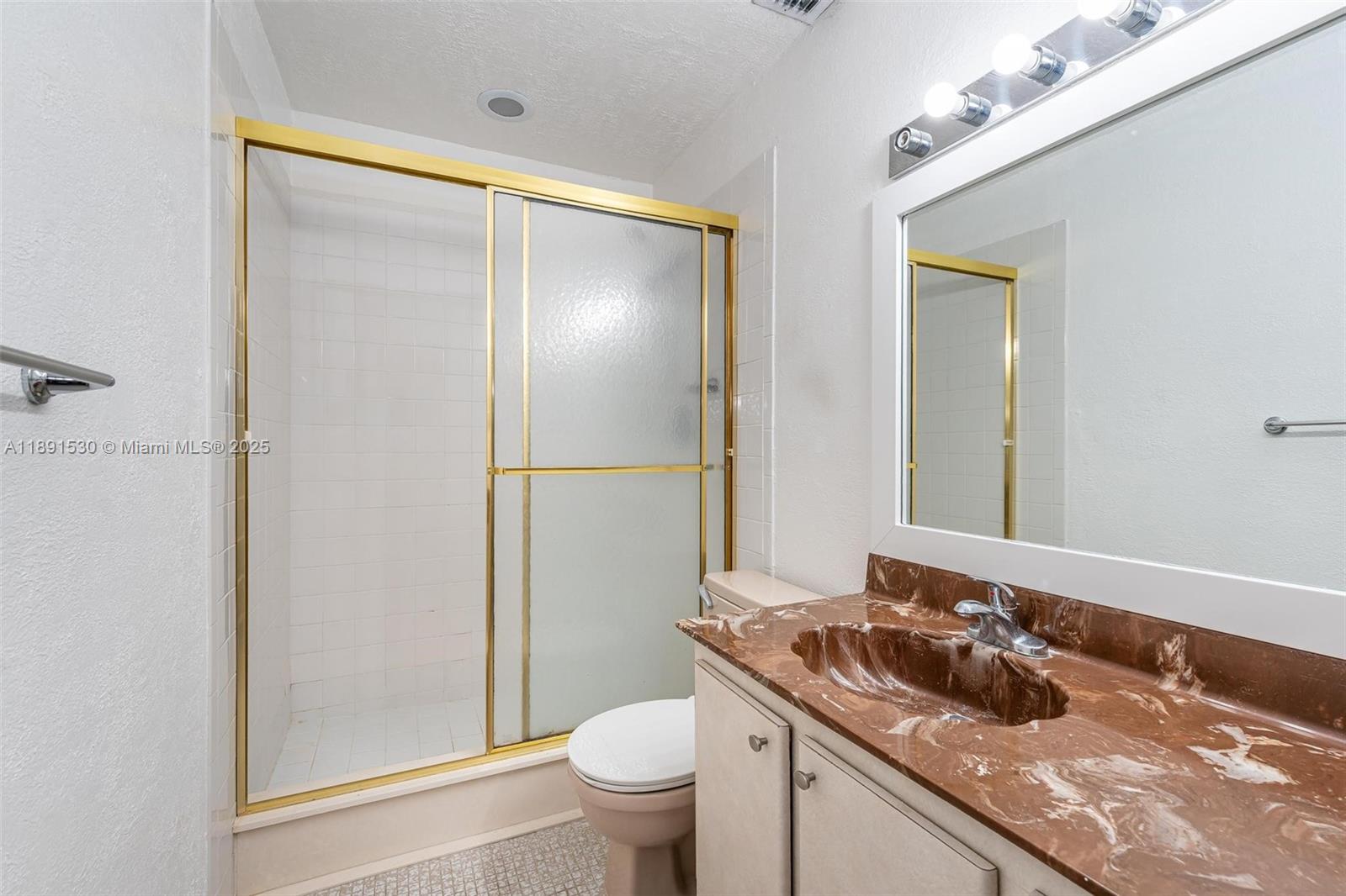 LAKEWOOD ON THE GREEN SEC - Residential Lease