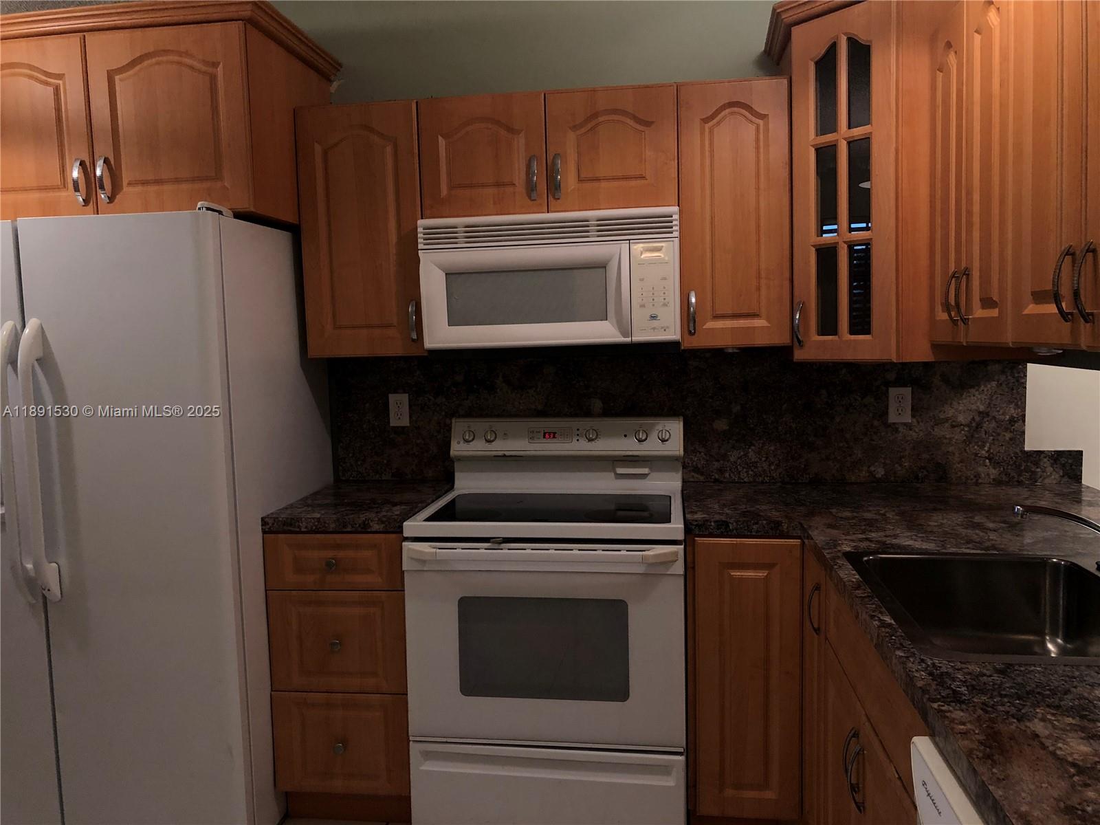 LAKEWOOD ON THE GREEN SEC - Residential Lease
