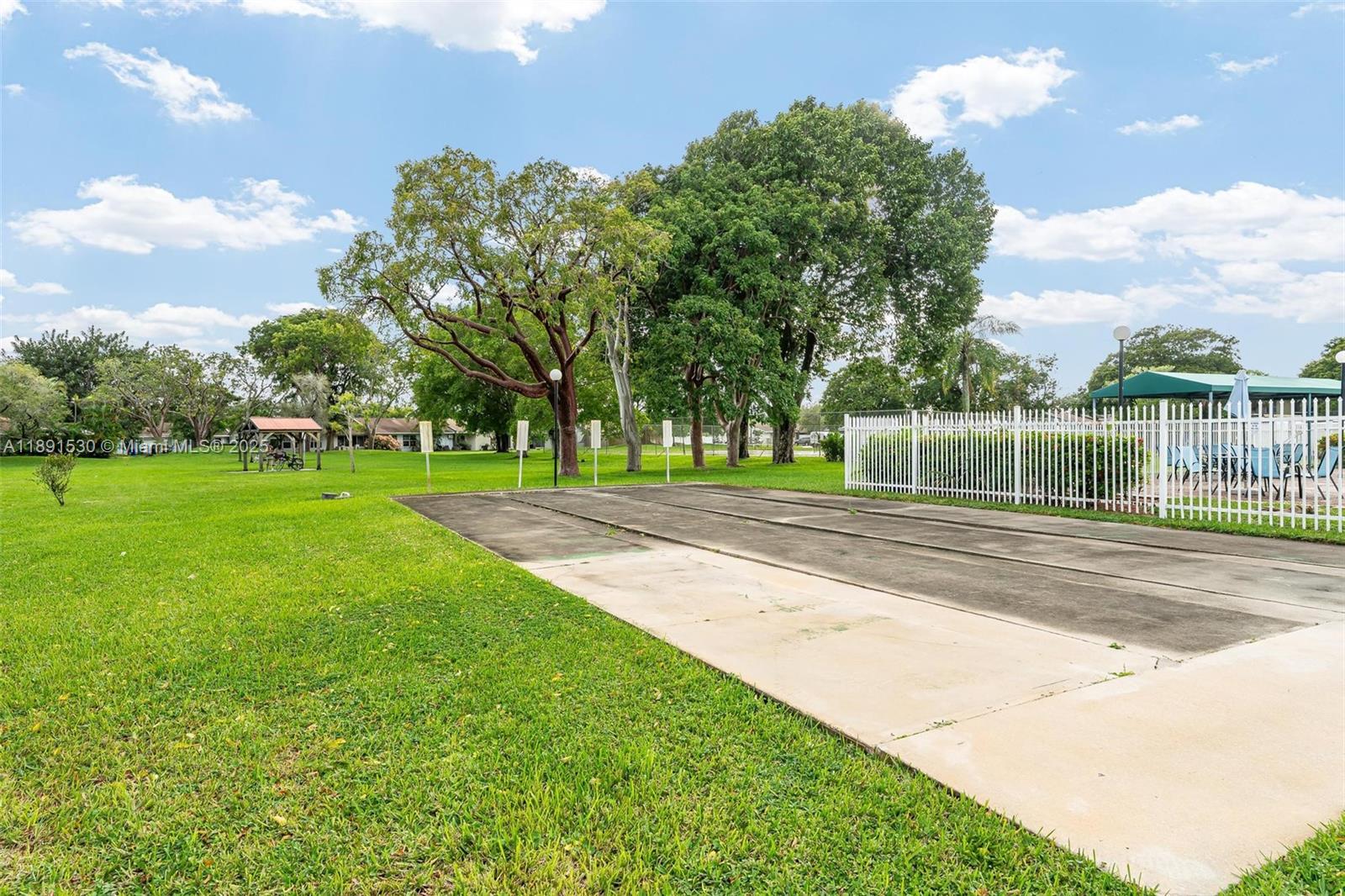 LAKEWOOD ON THE GREEN SEC - Residential Lease