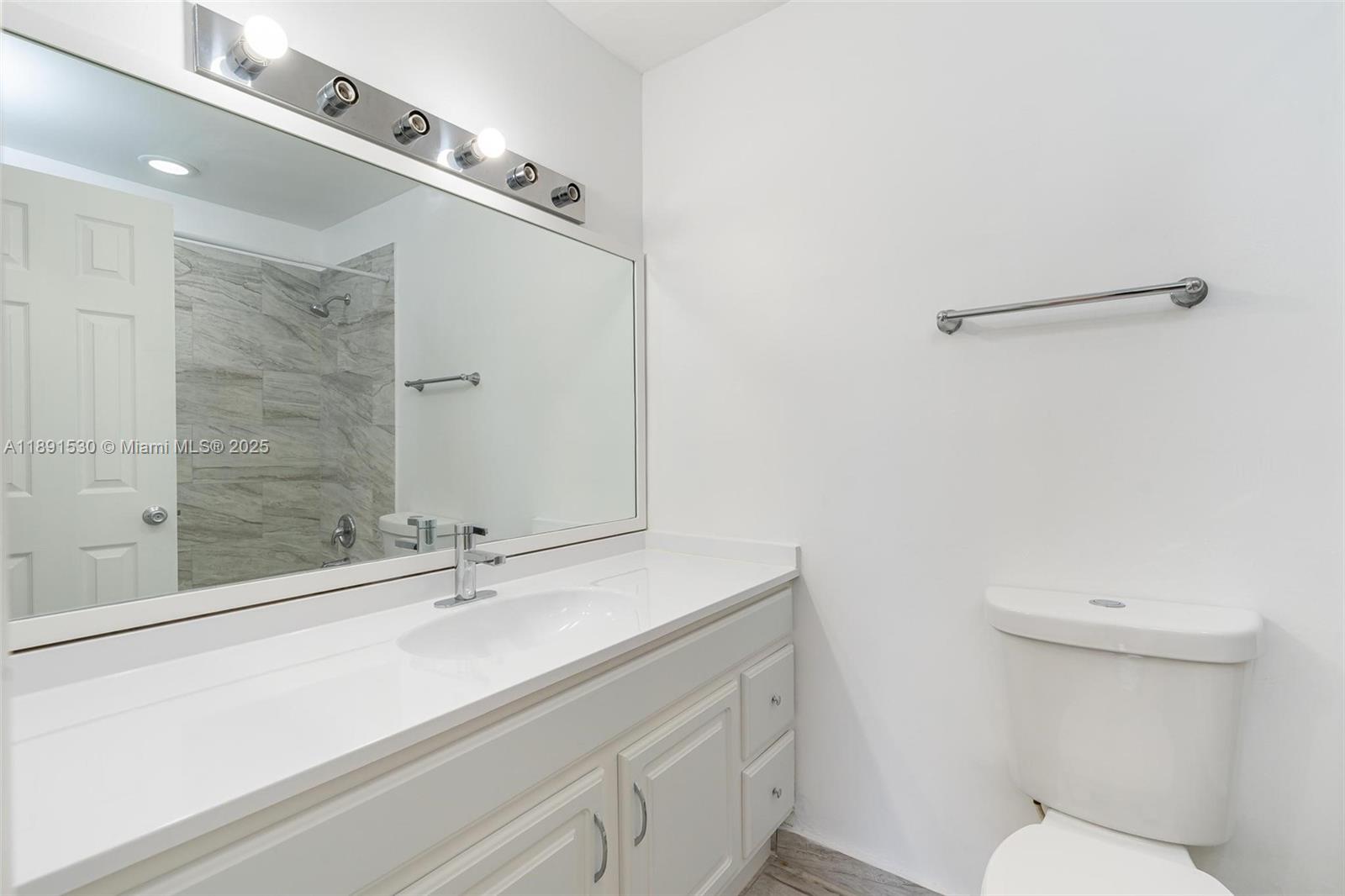 LAKEWOOD ON THE GREEN SEC - Residential Lease