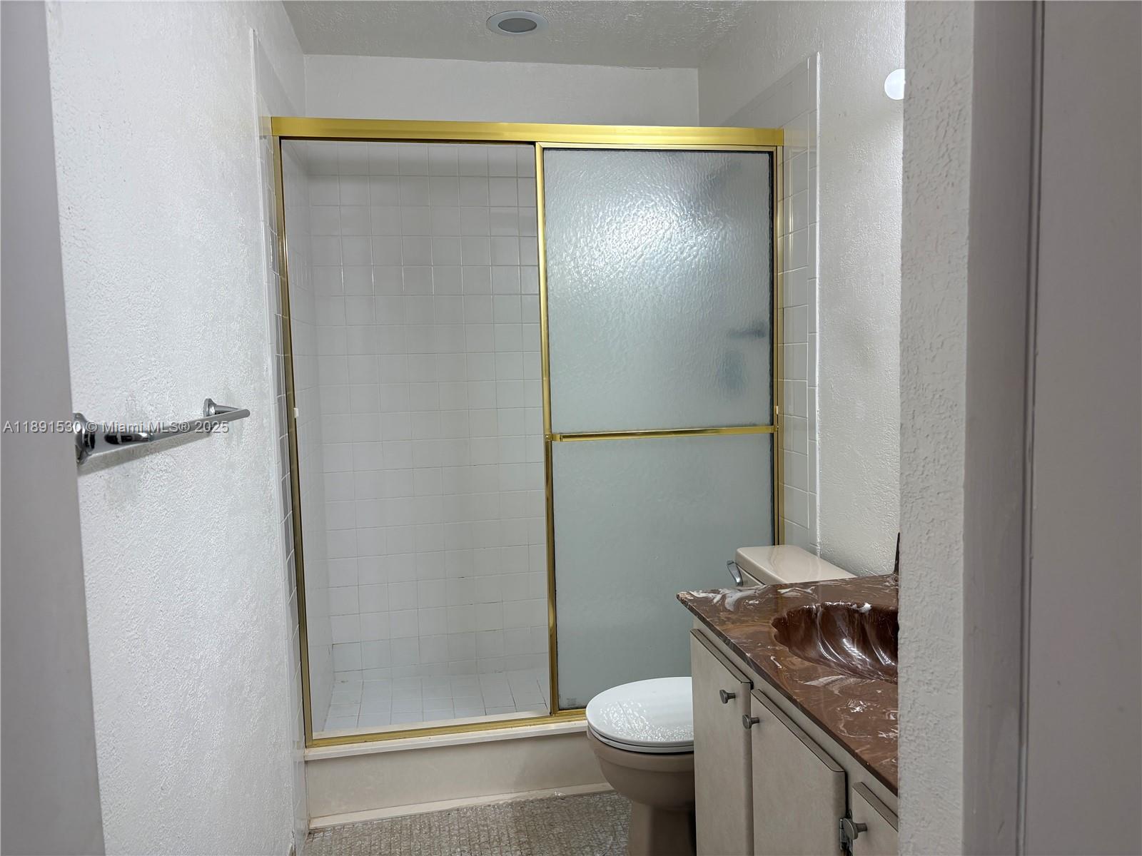LAKEWOOD ON THE GREEN SEC - Residential Lease