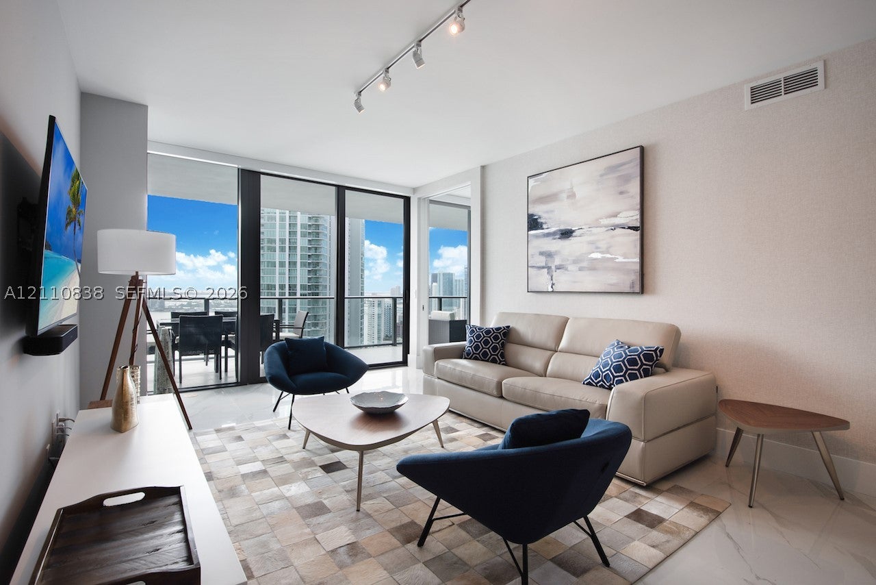 650 NE 32nd St 3504