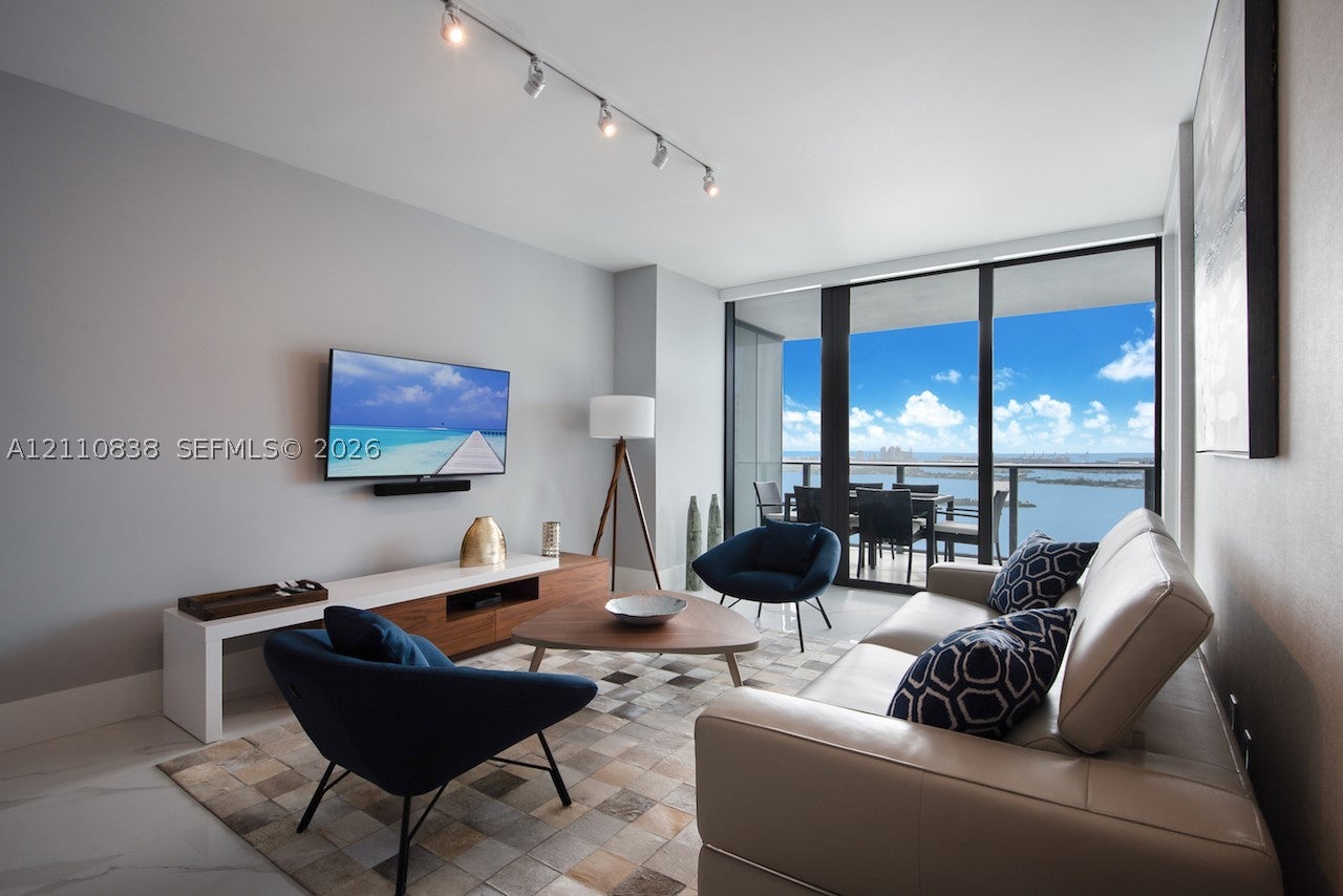 650 NE 32nd St 3504