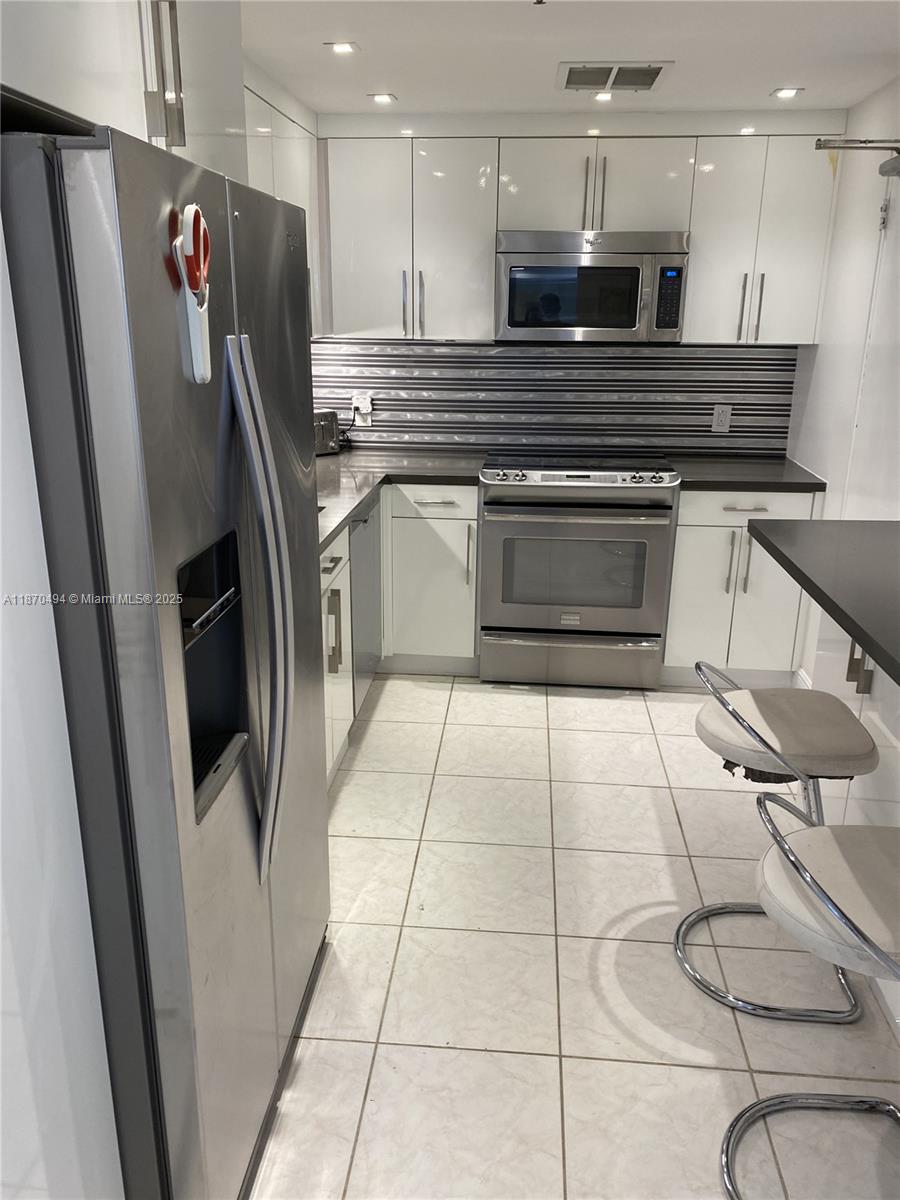 THE PLAZA OF BAL HARBOUR - Residential Lease