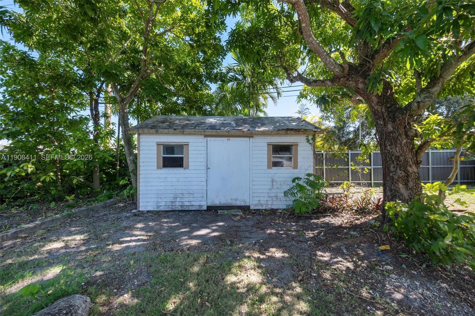 PINE TREE MANOR SEC 1 - Residential