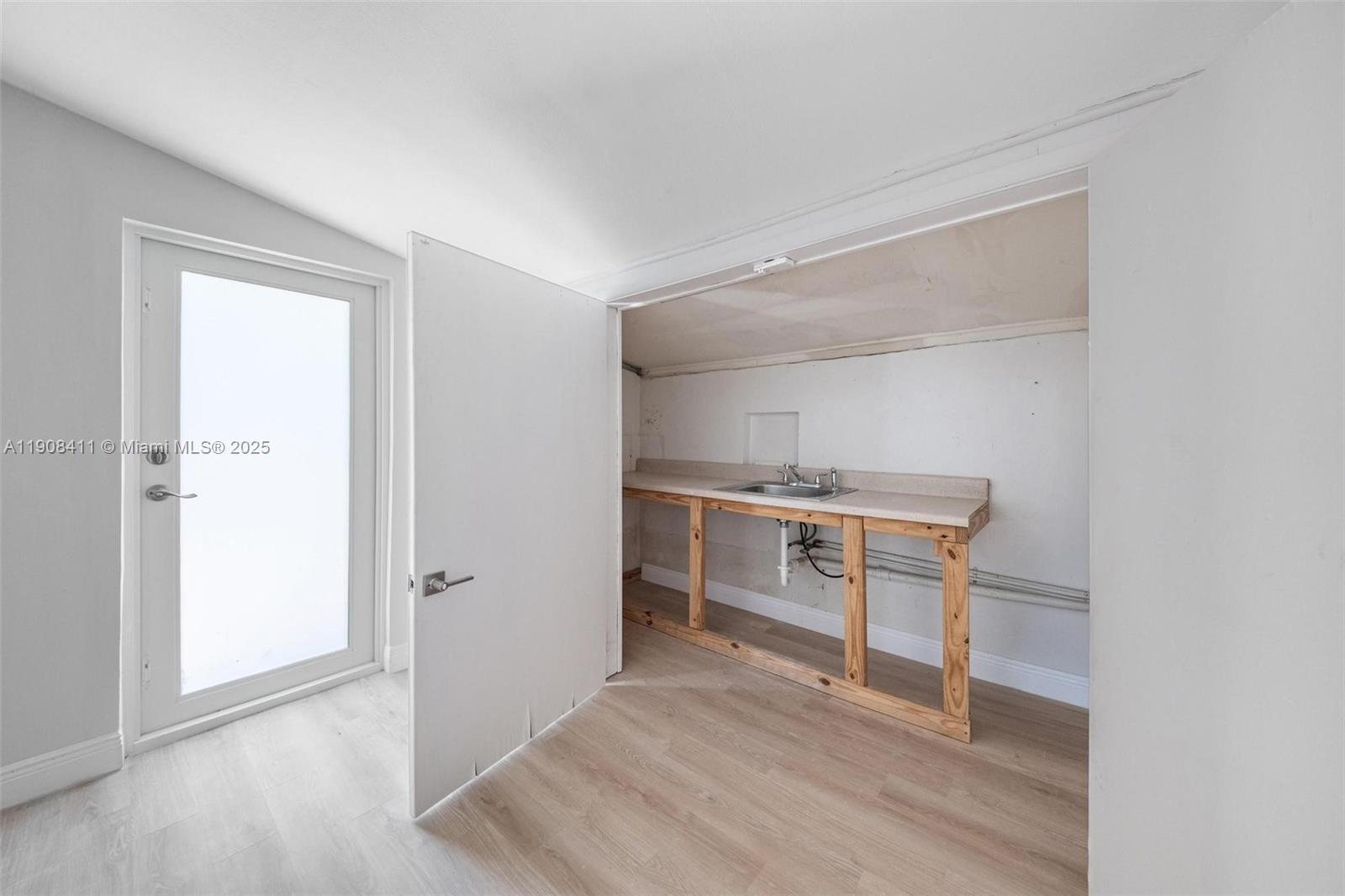 PINE TREE MANOR SEC 1 - Residential