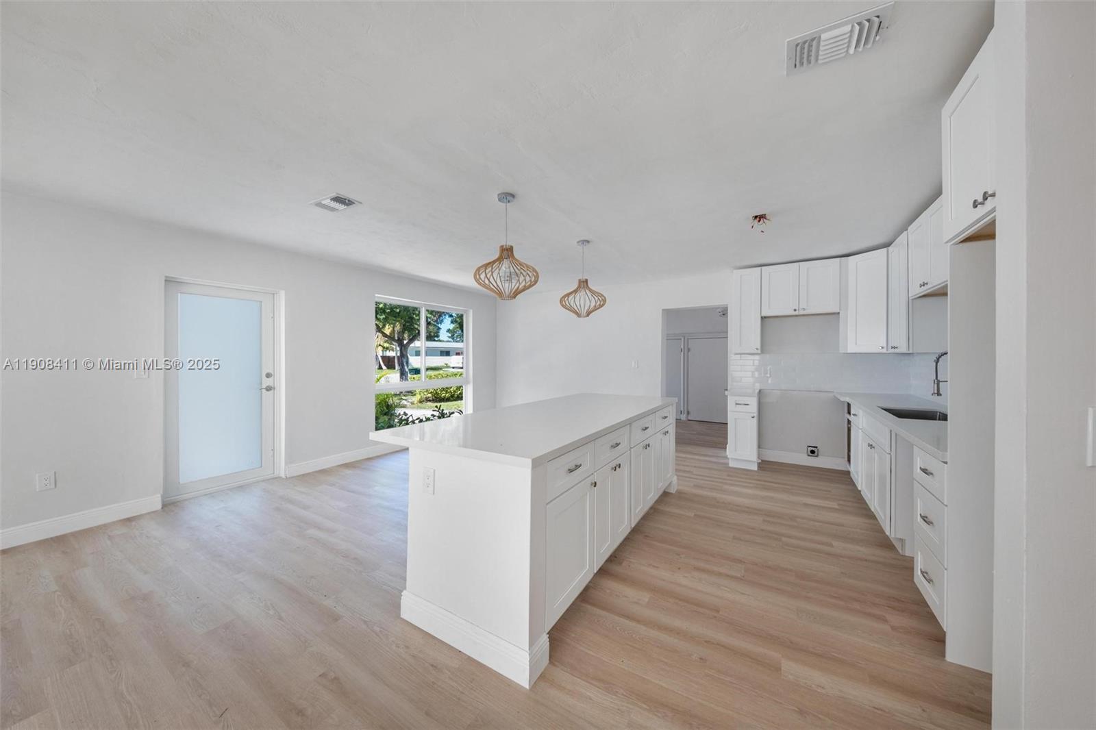 PINE TREE MANOR SEC 1 - Residential