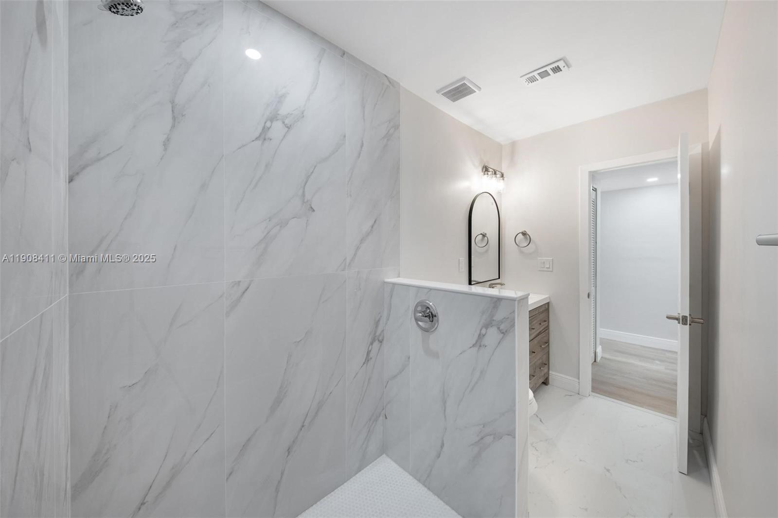 PINE TREE MANOR SEC 1 - Residential