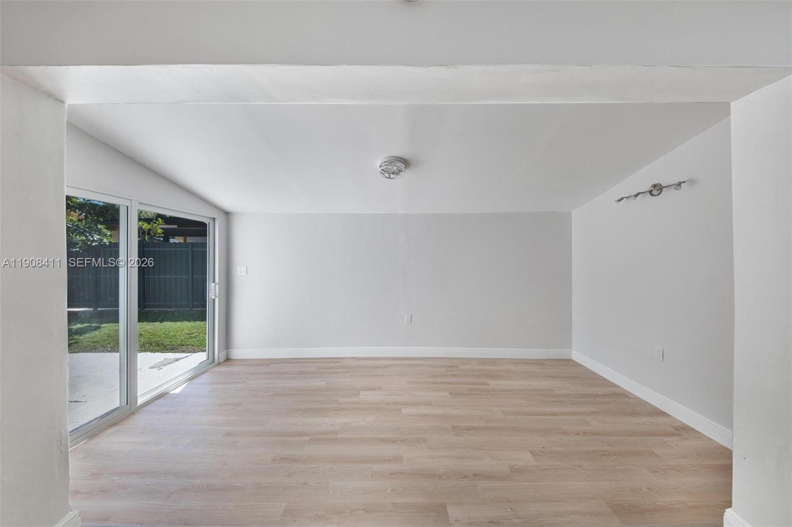 PINE TREE MANOR SEC 1 - Residential