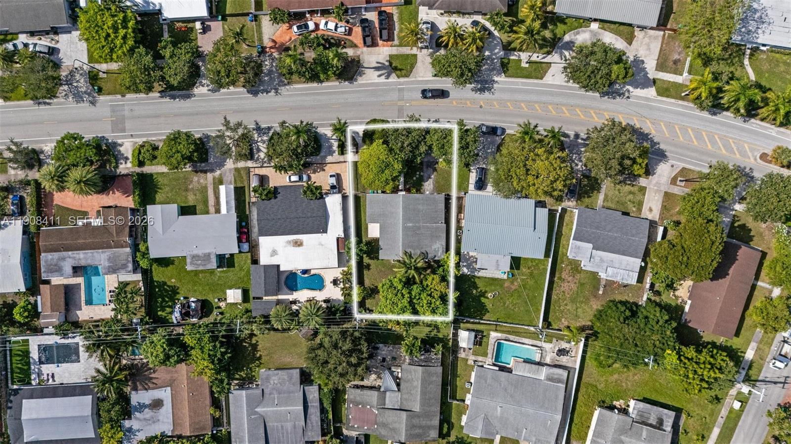 PINE TREE MANOR SEC 1 - Residential