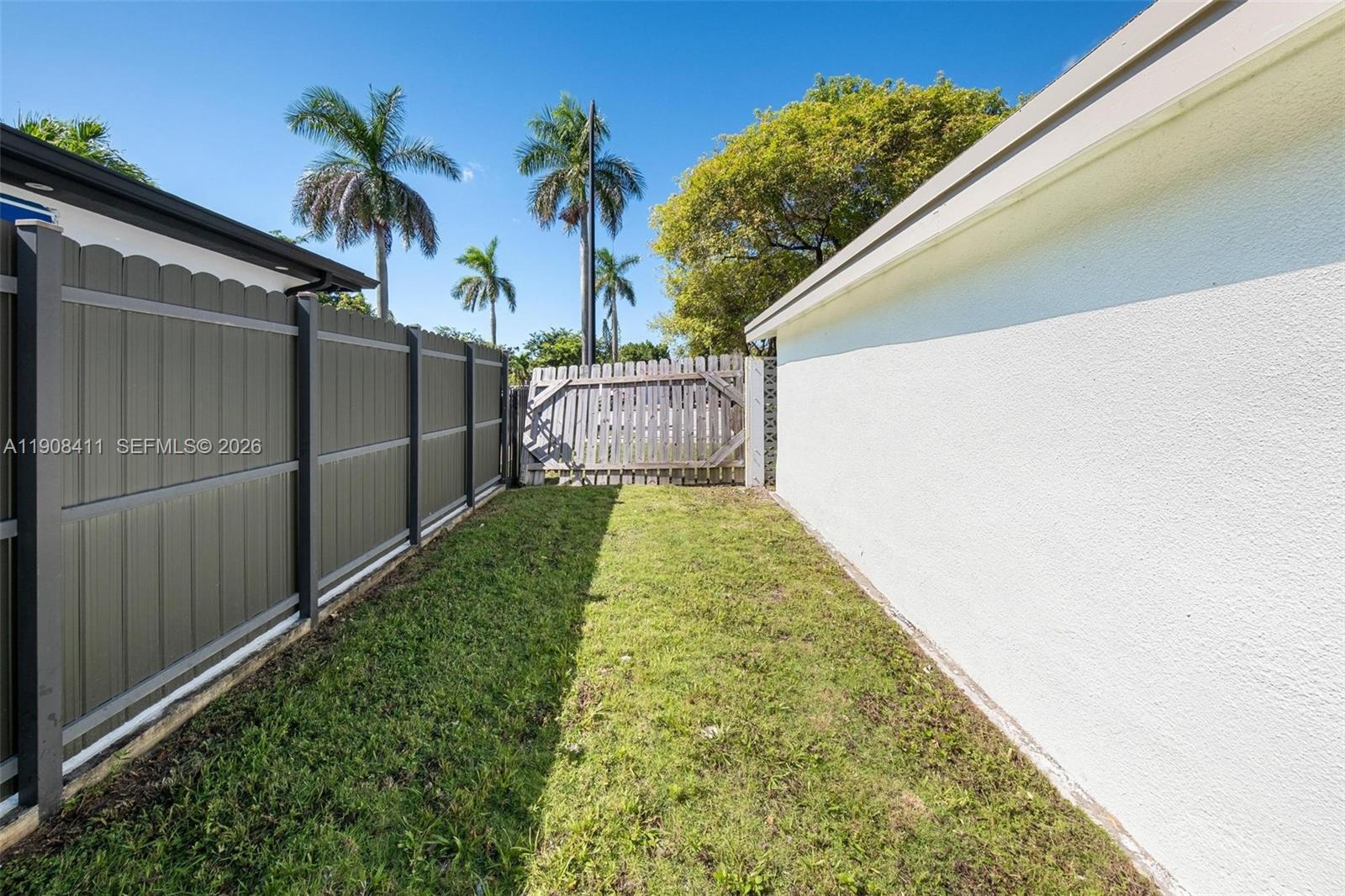 PINE TREE MANOR SEC 1 - Residential