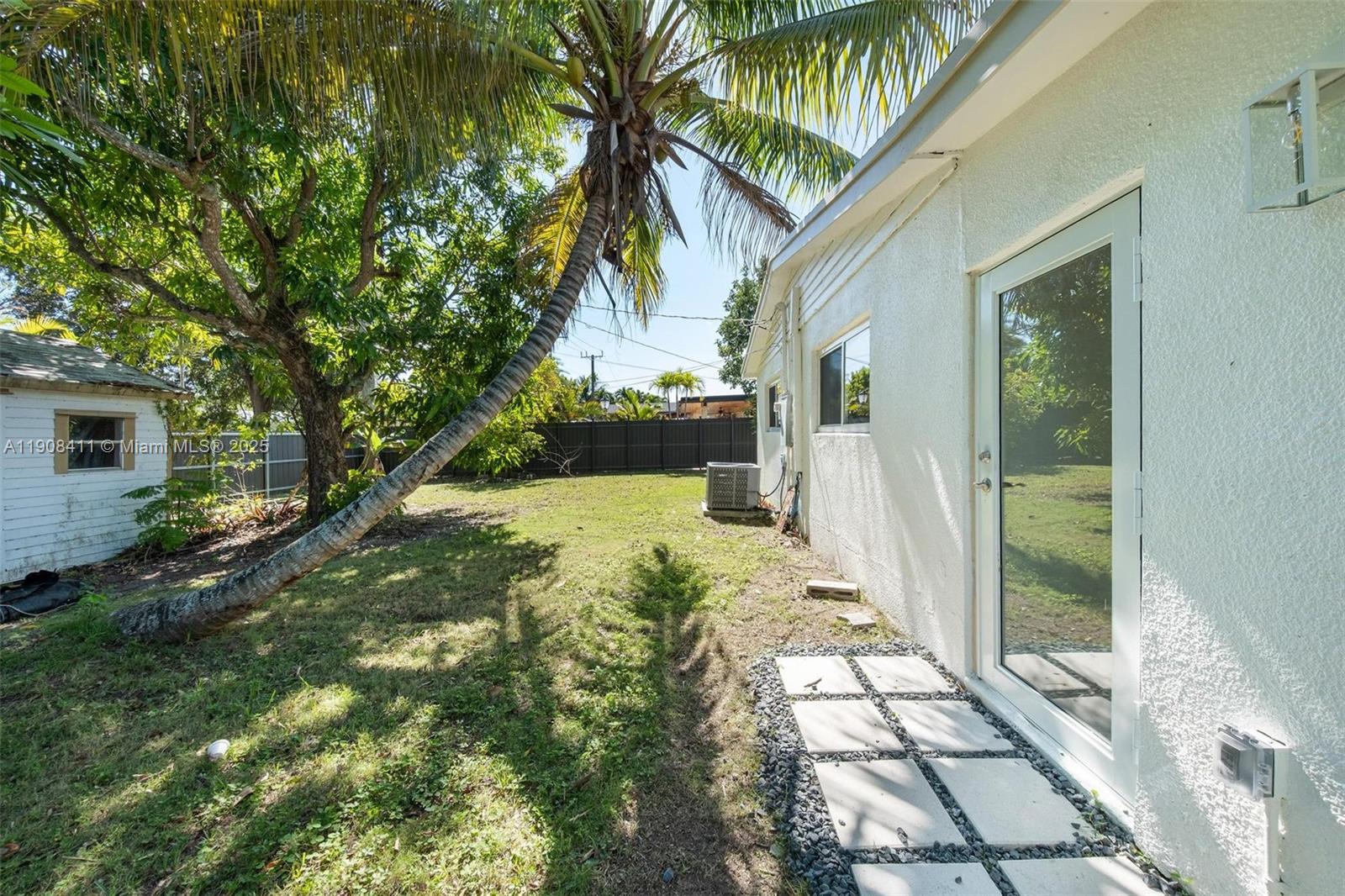 PINE TREE MANOR SEC 1 - Residential