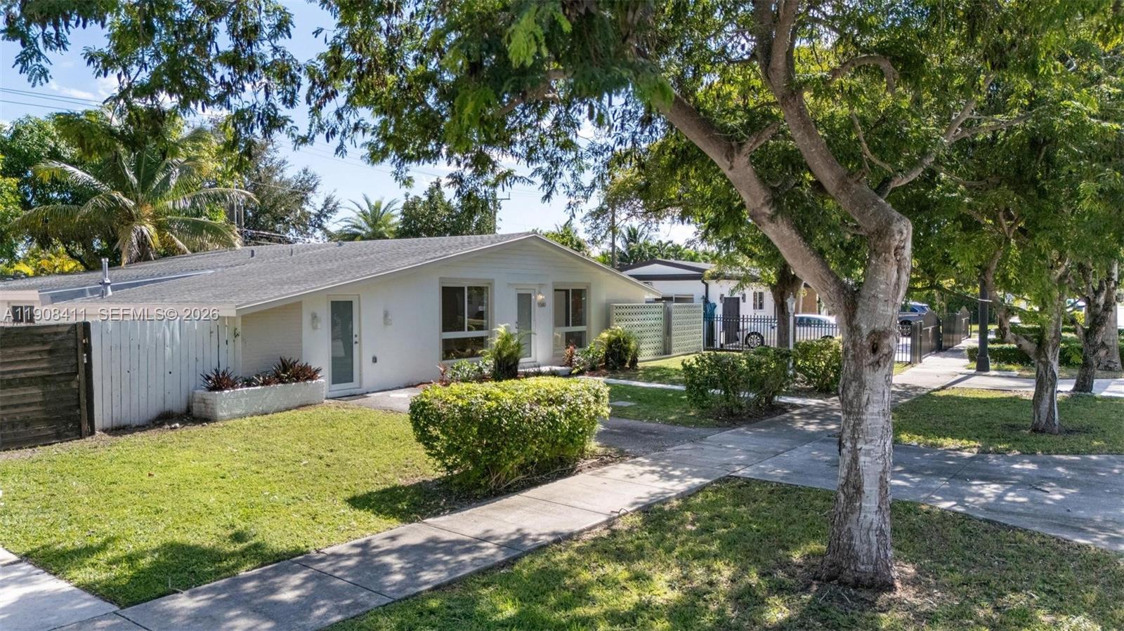 PINE TREE MANOR SEC 1 - Residential