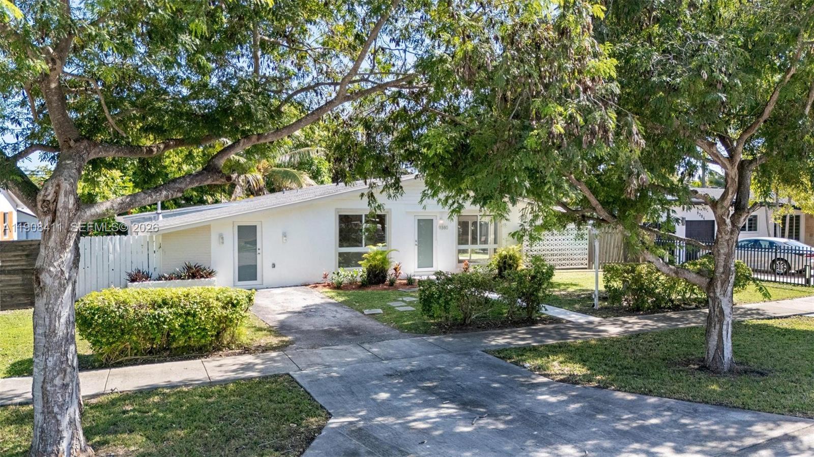 PINE TREE MANOR SEC 1 - Residential