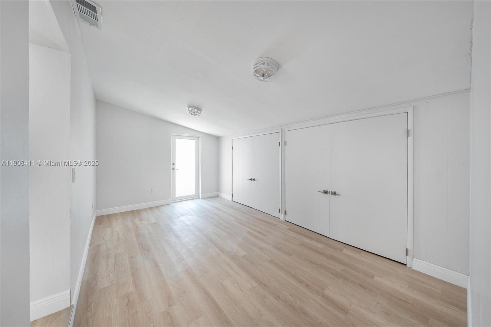 PINE TREE MANOR SEC 1 - Residential