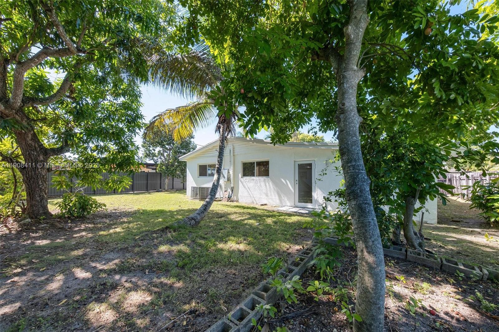 PINE TREE MANOR SEC 1 - Residential