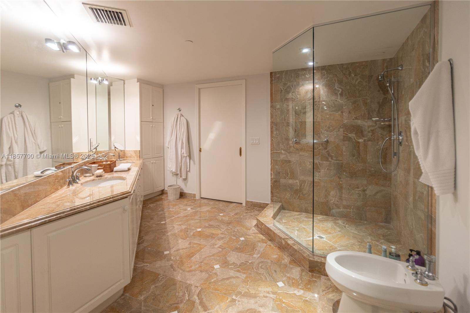 SOLIMAR CONDO - Residential