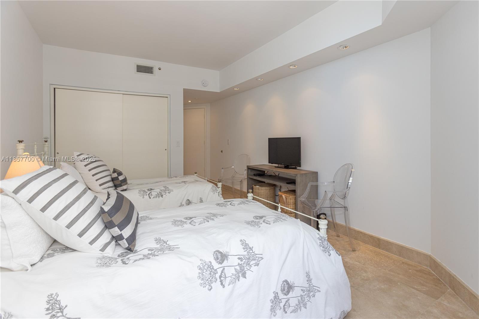 SOLIMAR CONDO - Residential