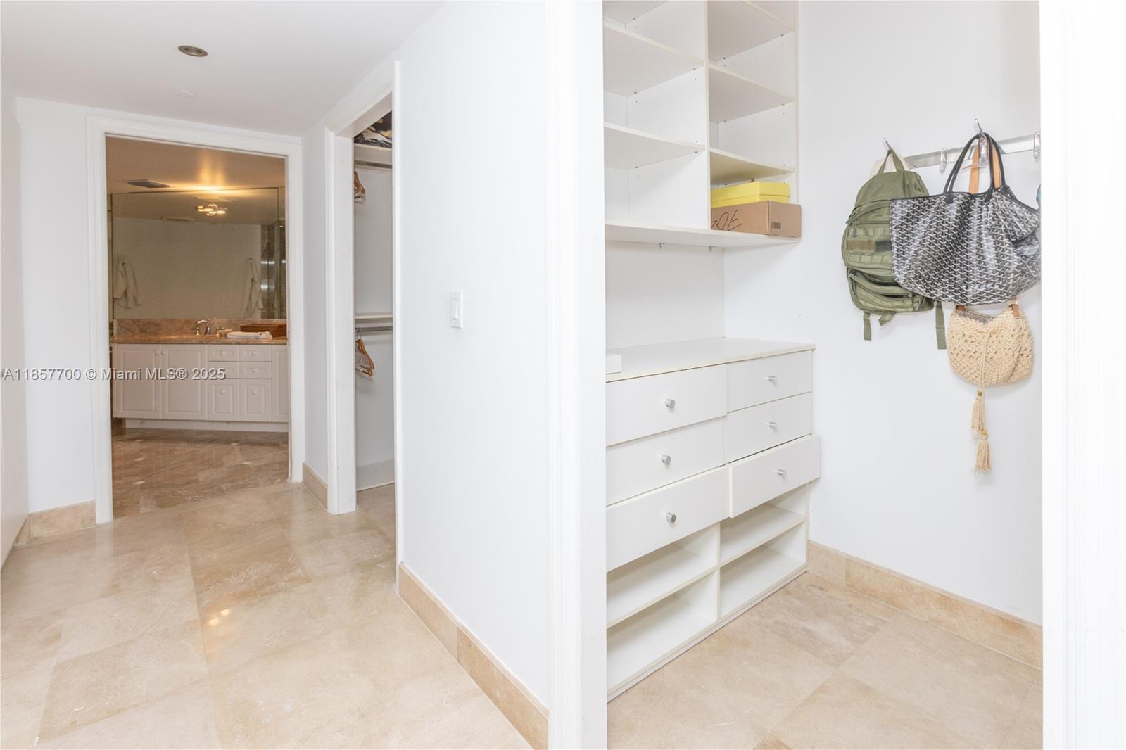 SOLIMAR CONDO - Residential