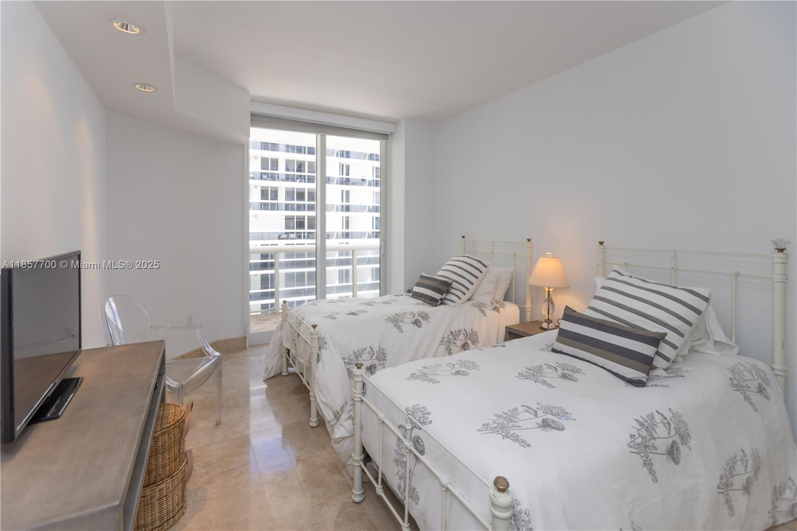 SOLIMAR CONDO - Residential