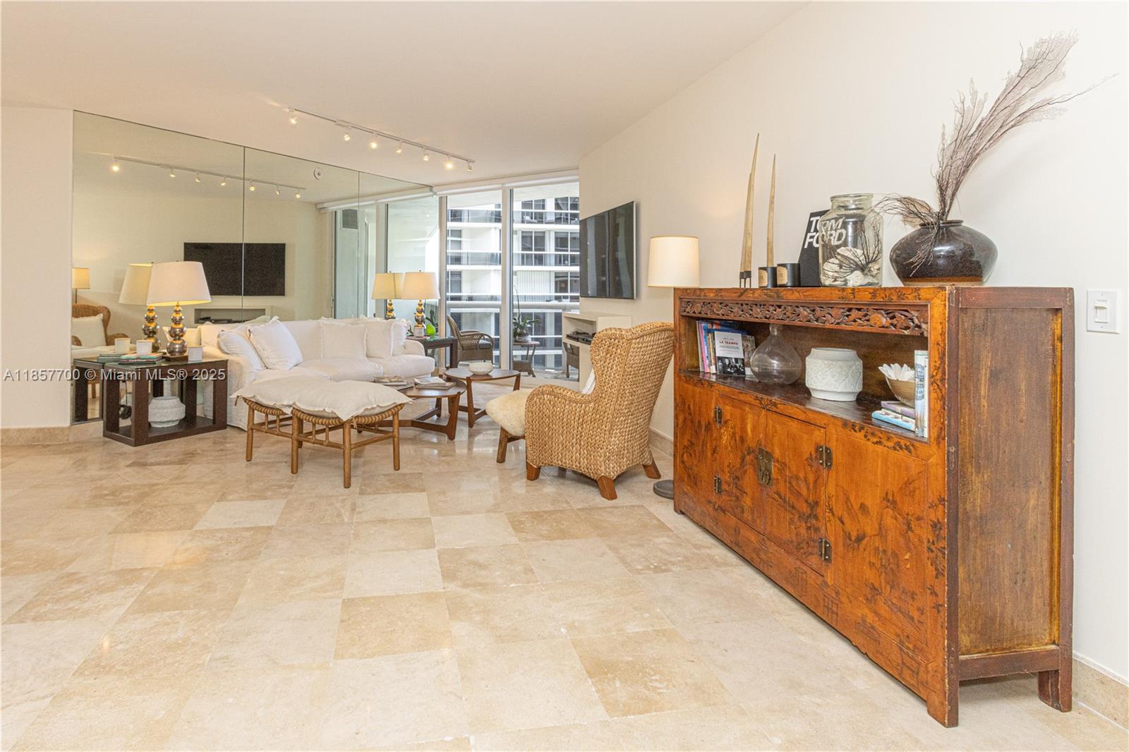 SOLIMAR CONDO - Residential
