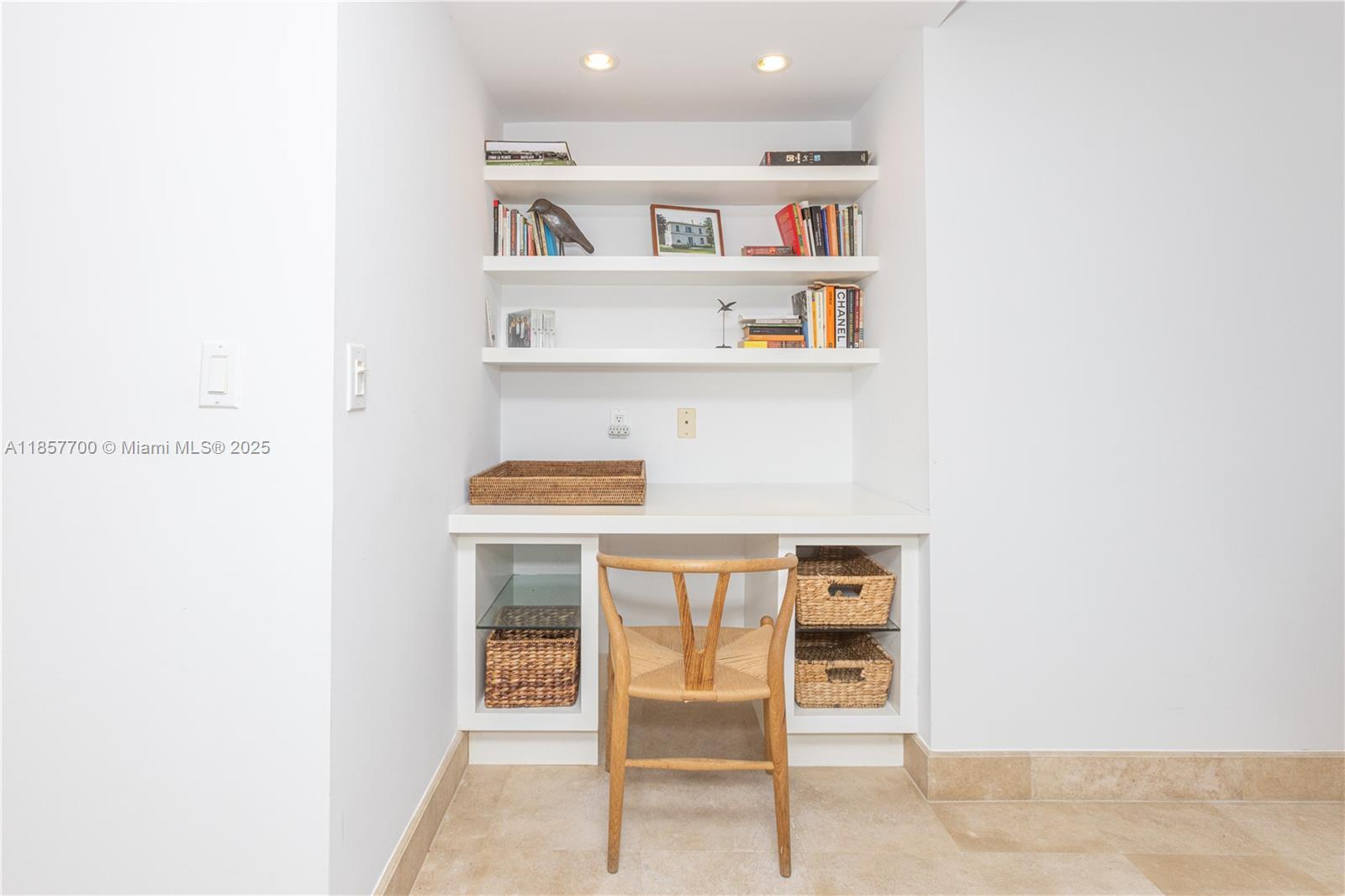 SOLIMAR CONDO - Residential